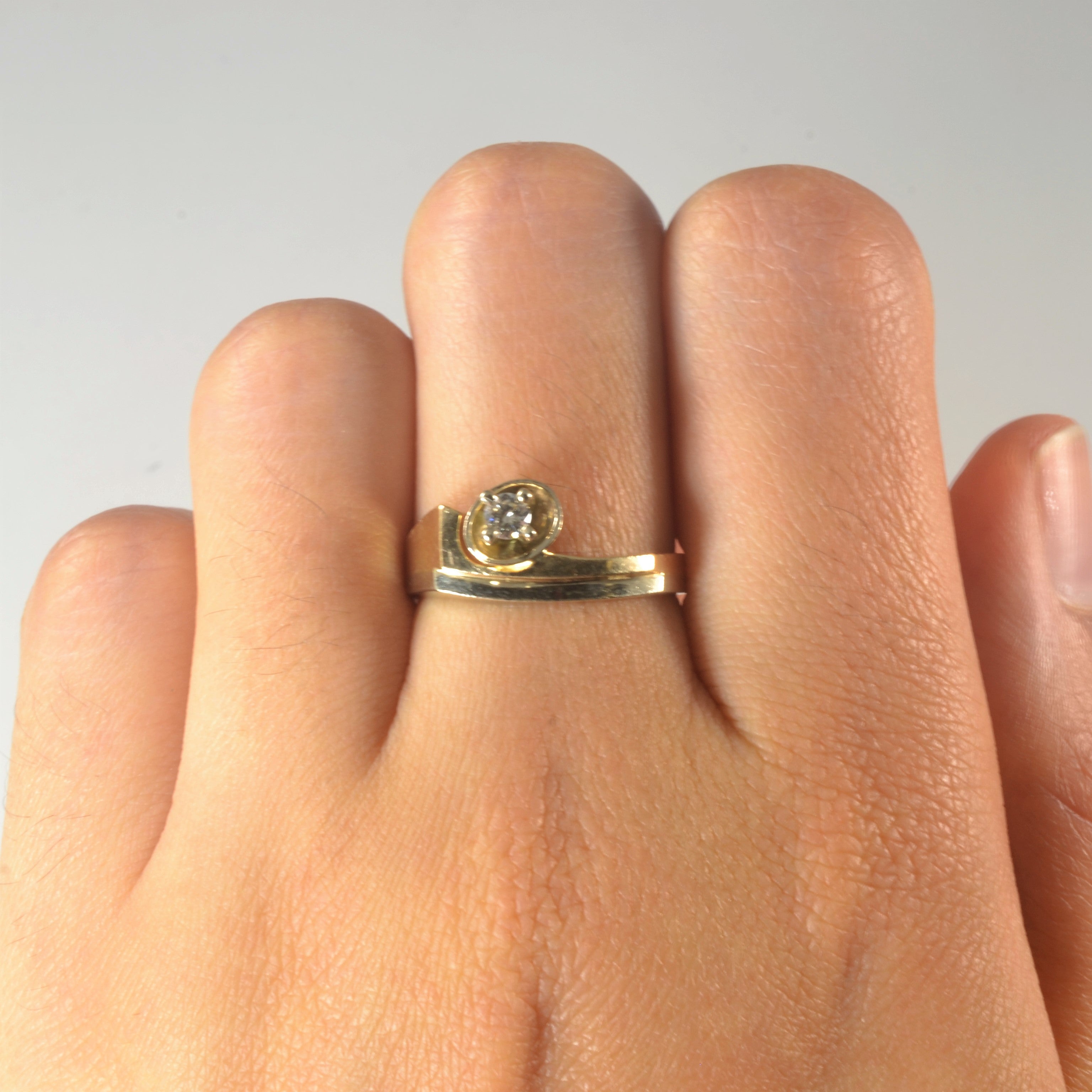 Two Tone Twist Diamond Ring | 0.10ct | SZ 6.75 |