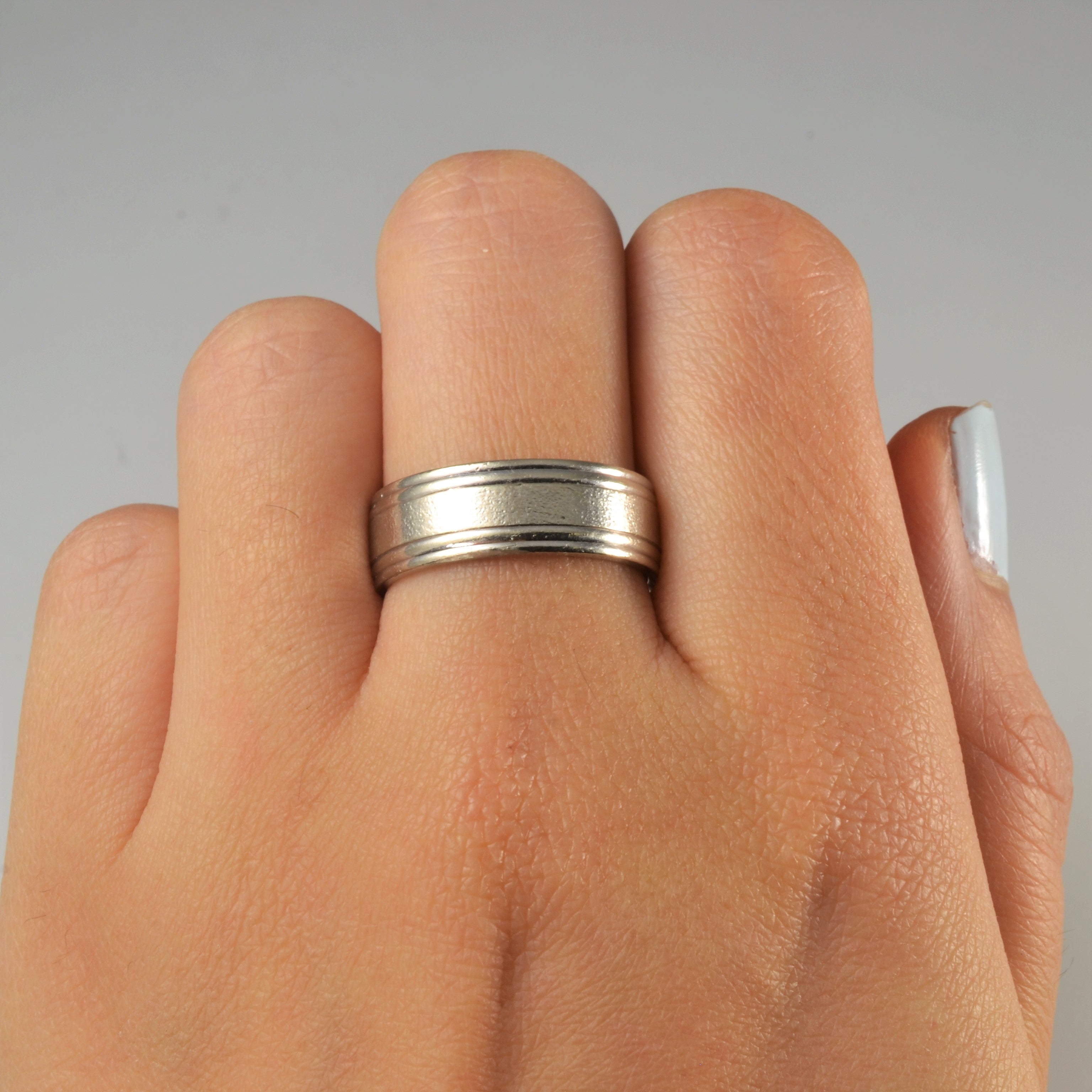 Brushed White Gold Band | SZ 7.5 |