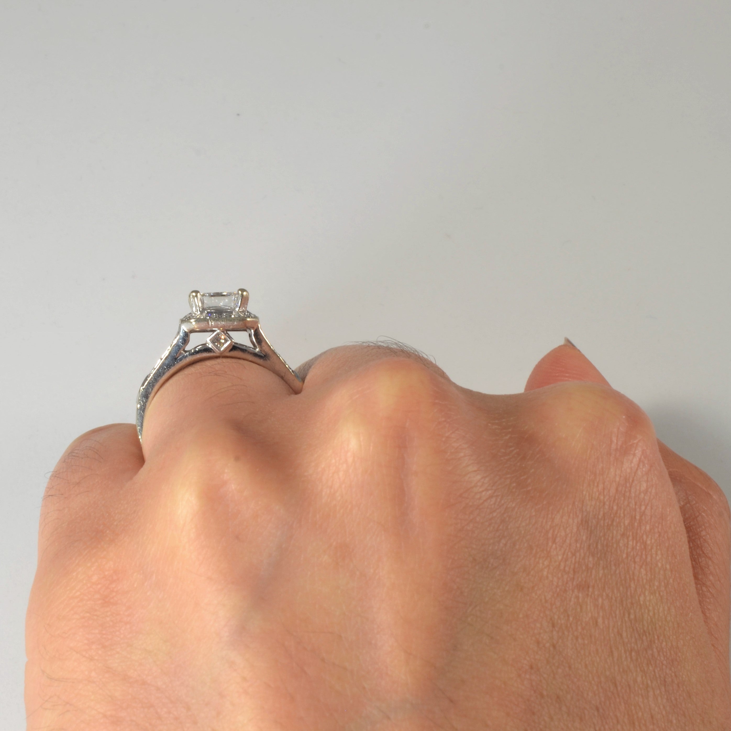 Bague de fiançailles à anneau fendu et halo princesse | 1,50 ct | Taille 4,5 |