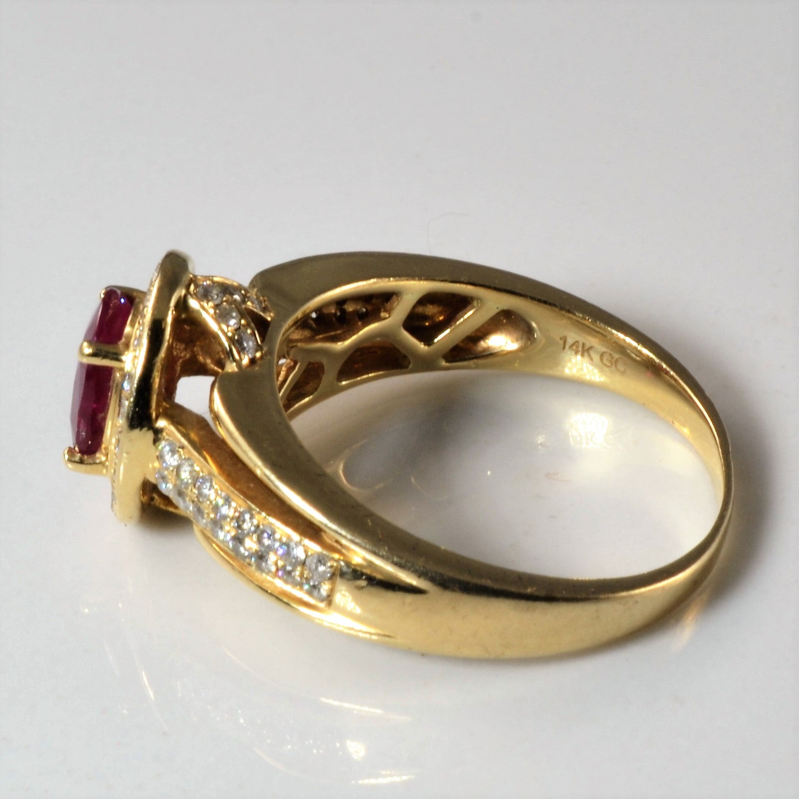 Bague de fiançailles rubis et diamants | 0,30 ct au total, 0,70 ct | Taille 6,5 |
