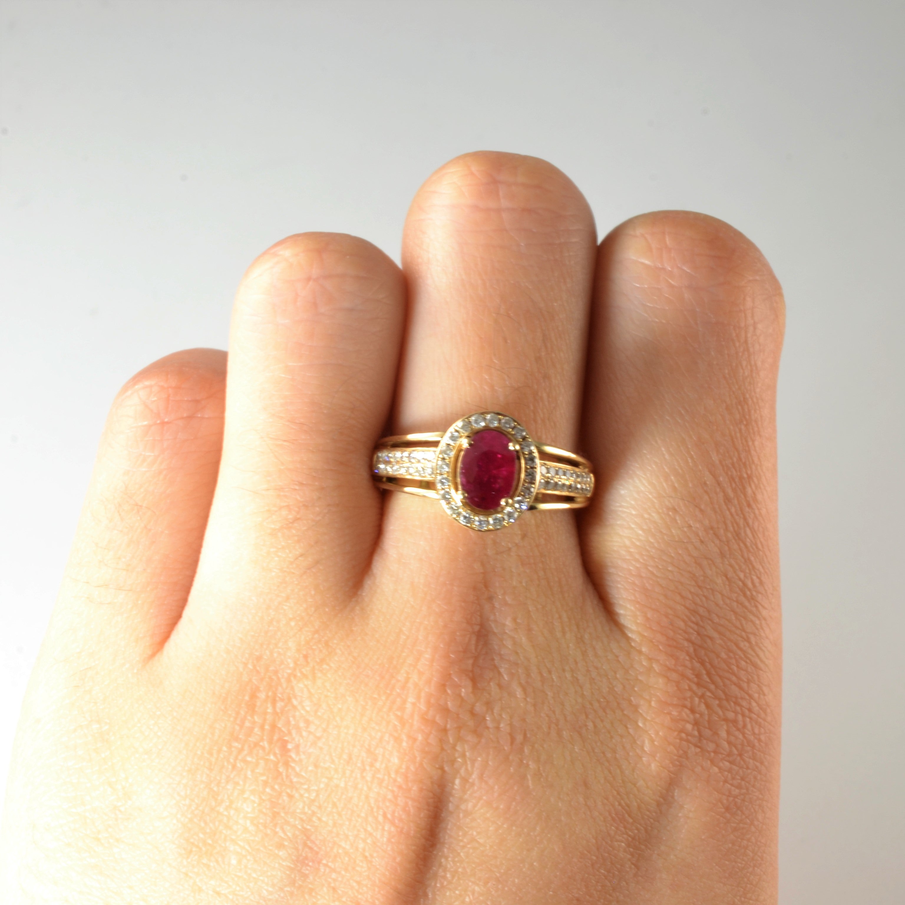 Bague de fiançailles rubis et diamants | 0,30 ct au total, 0,70 ct | Taille 6,5 |