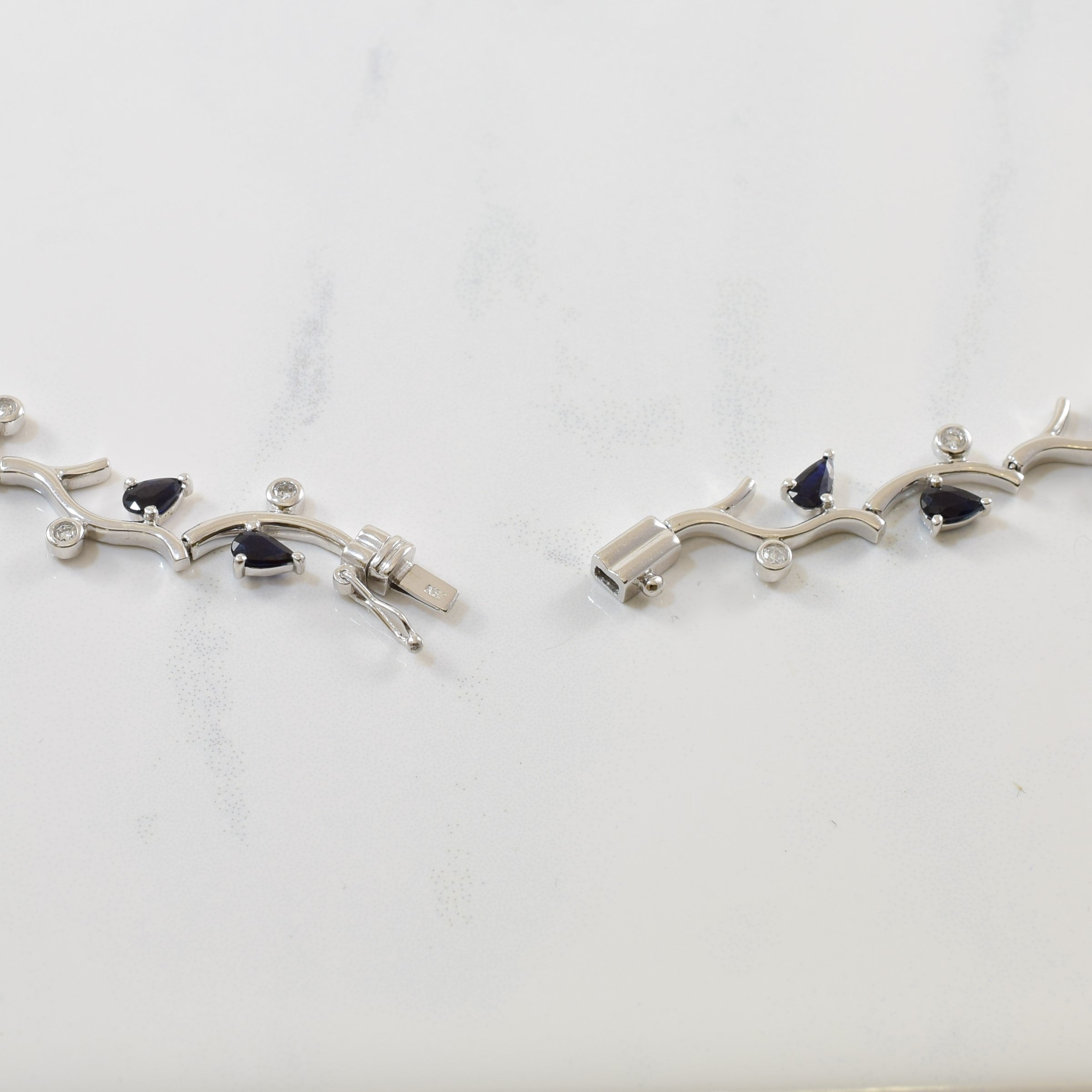 Collier en saphirs et diamants en forme de vigne | 0,75 ct au total, 7,50 ct au total |