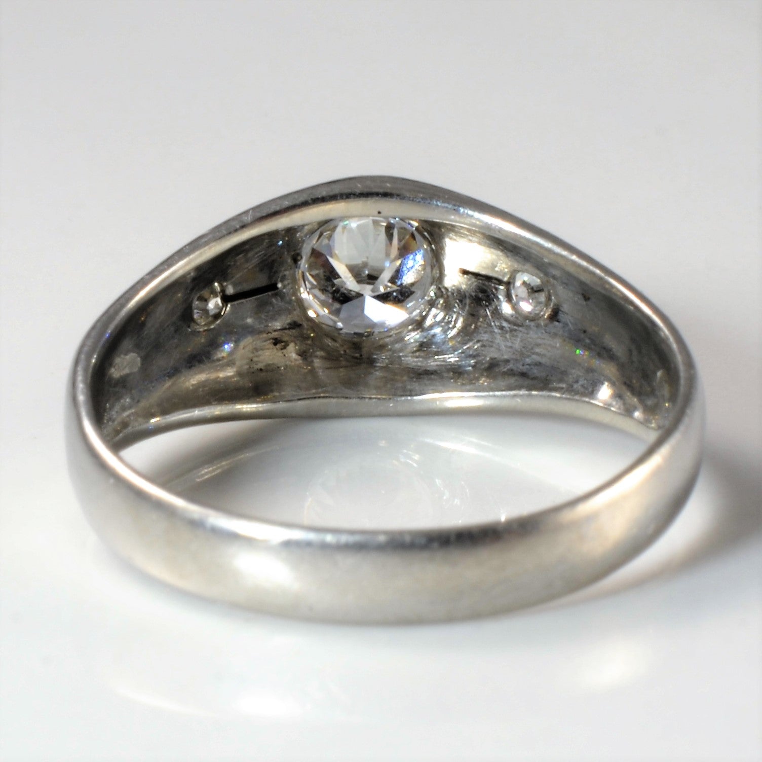 Bague vintage en platine sertie de trois diamants taille ancienne | 0,81 ct SI1 H | Taille 10,25 |