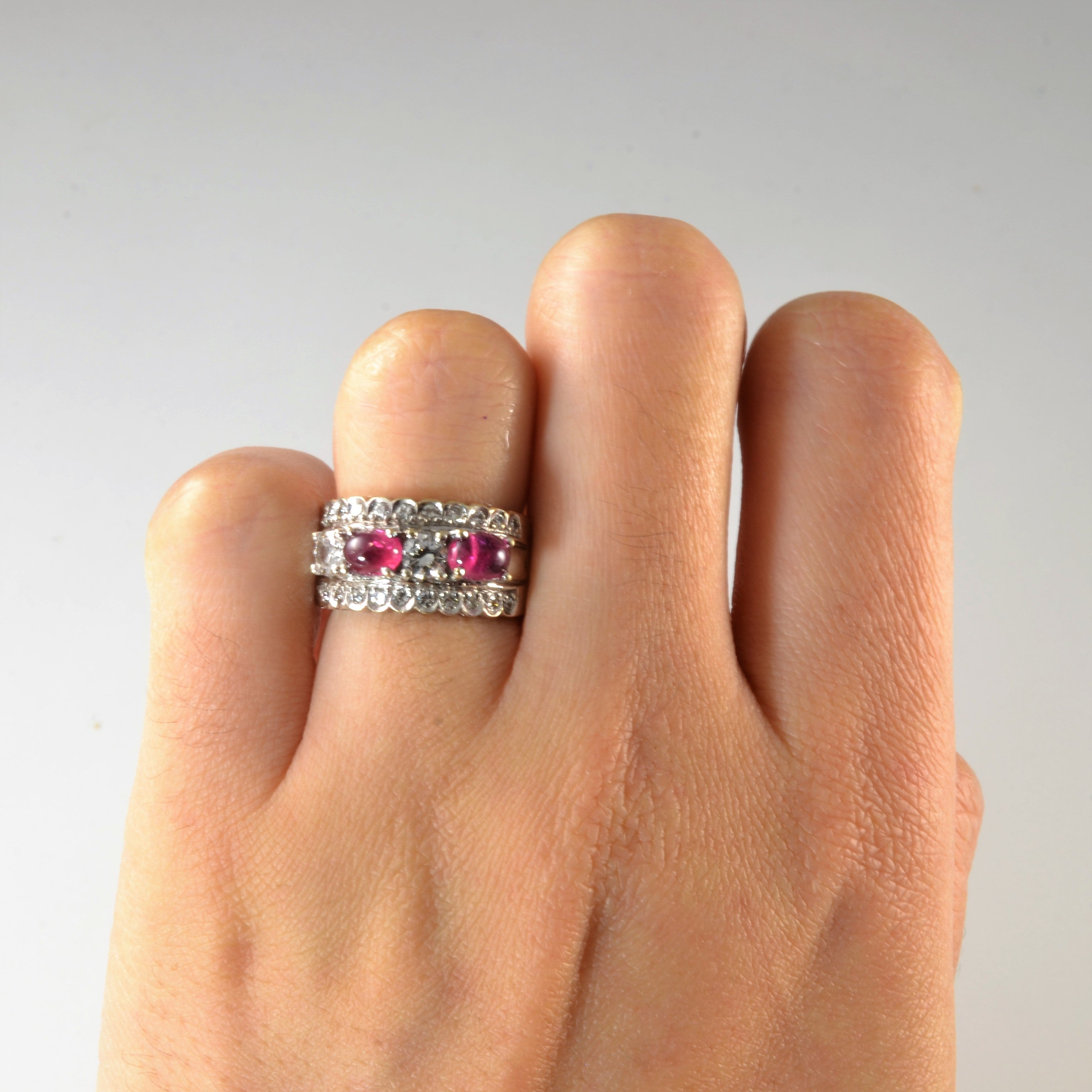 Bague cabochon rubis et diamants | 0,68 ct, 1,00 ct | Taille 4,25 |