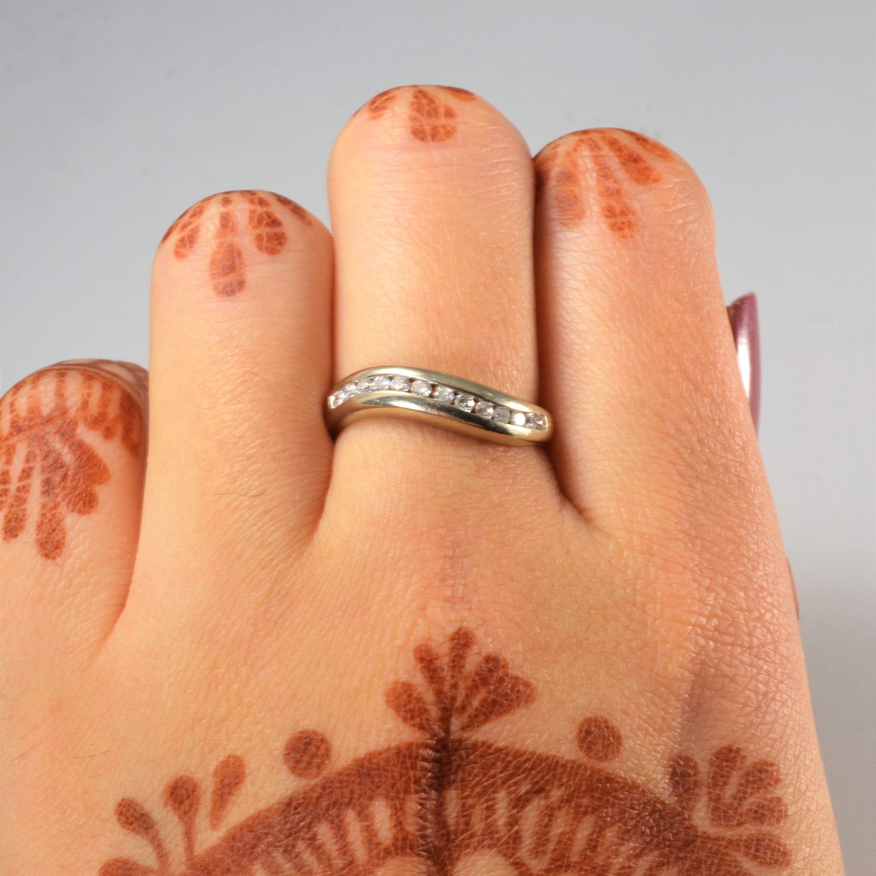 Channel Set Diamond Wave Ring | 0.20ctw | SZ 6.5 |