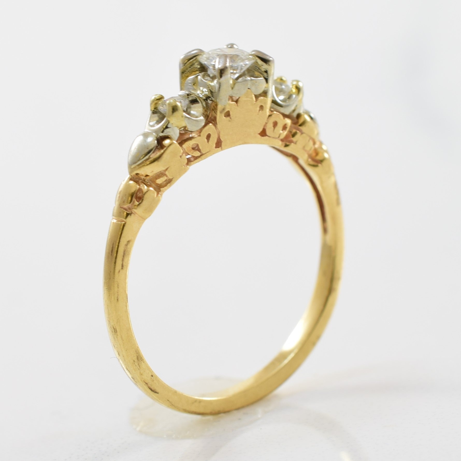 Retro Illusion Set Three Stone Diamond Ring | 0.20ctw | SZ 6 |