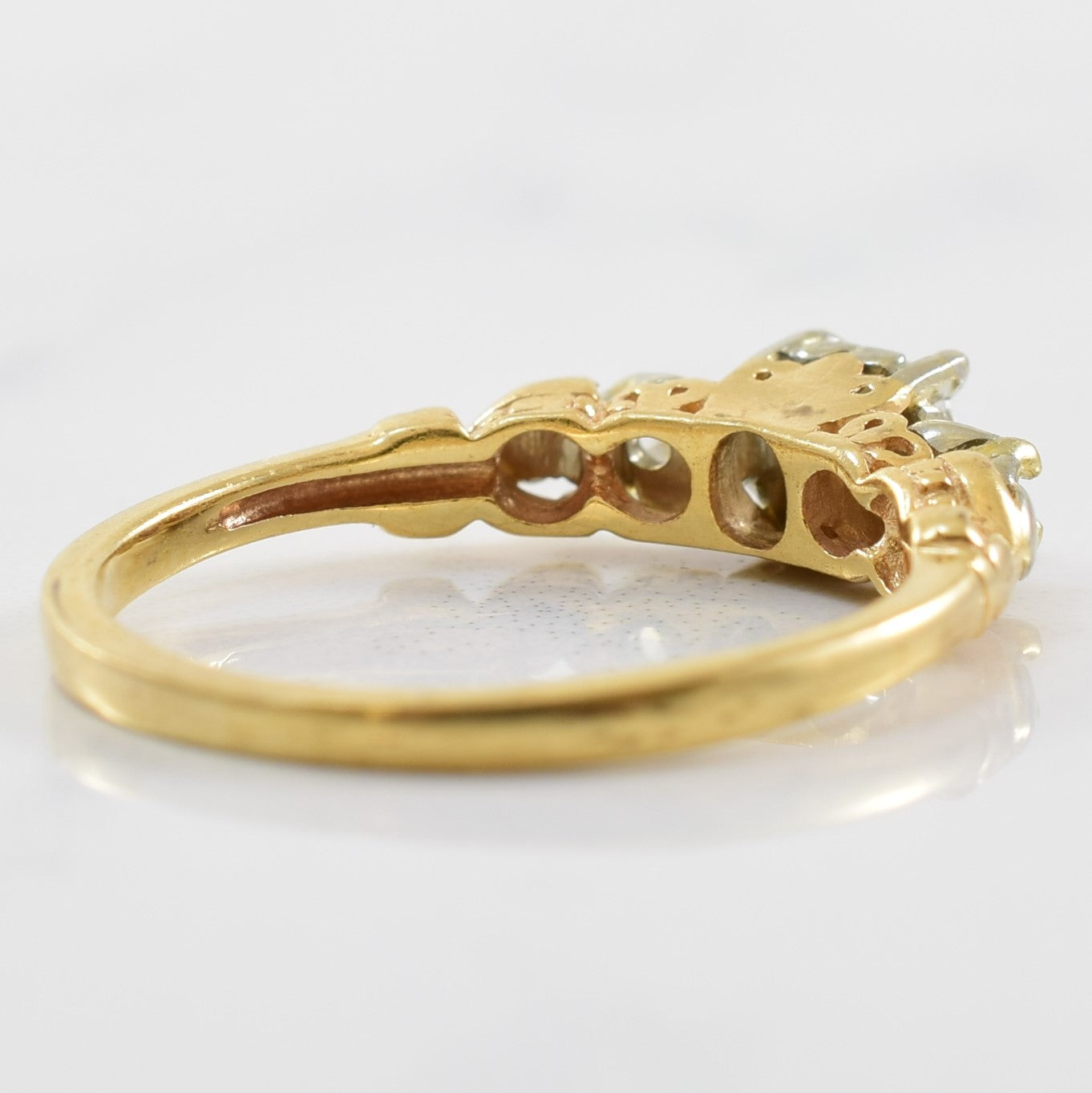 Retro Illusion Set Three Stone Diamond Ring | 0.20ctw | SZ 6 |