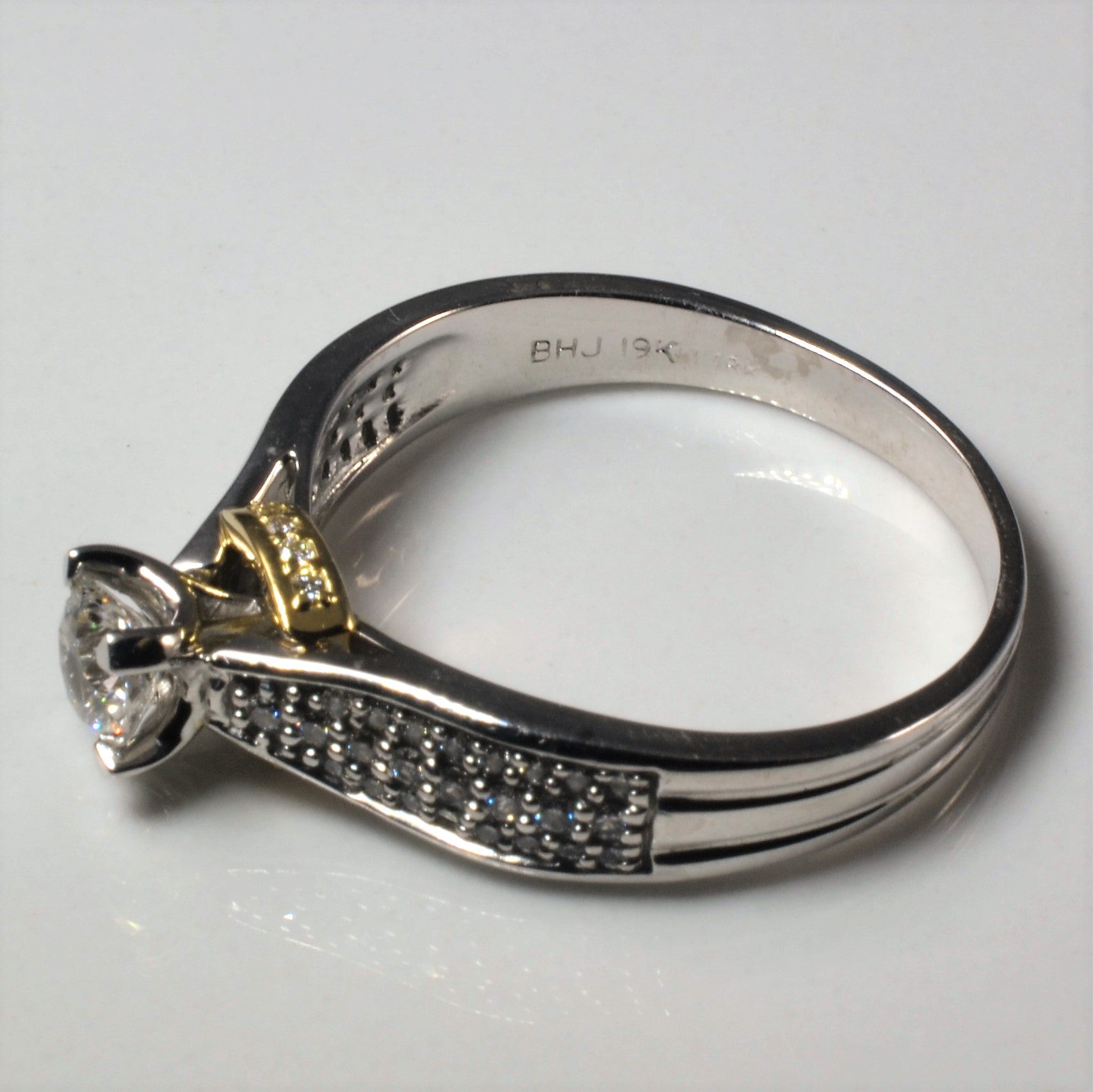 Bague de fiançailles en or jaune avec diamants canadiens | 0,70 ct | Taille 11,5 |