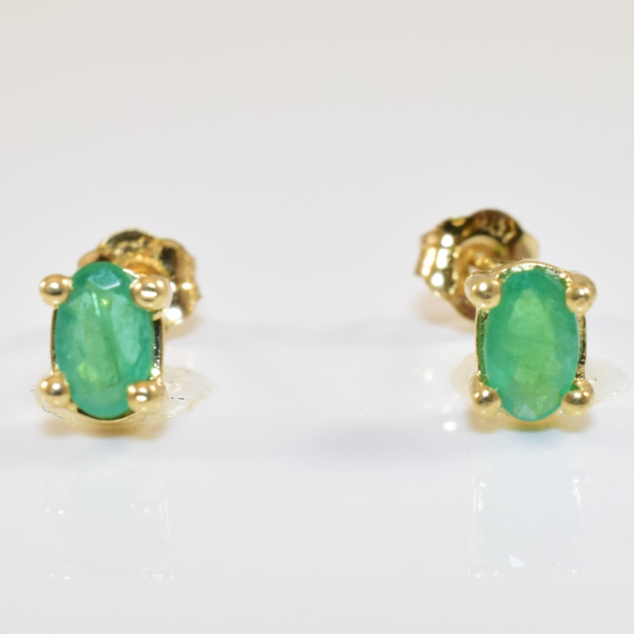 Boucles d'oreilles puces en émeraude | 0,35 ct |