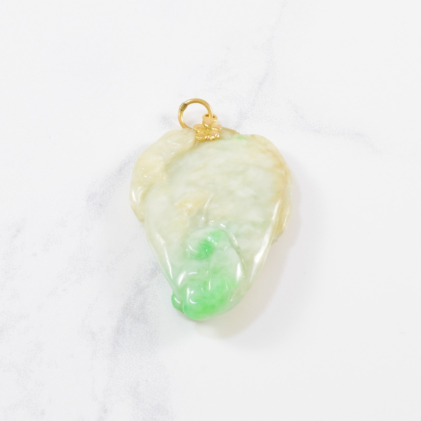 Carved Jadeite Pendant | 80.00 ct |