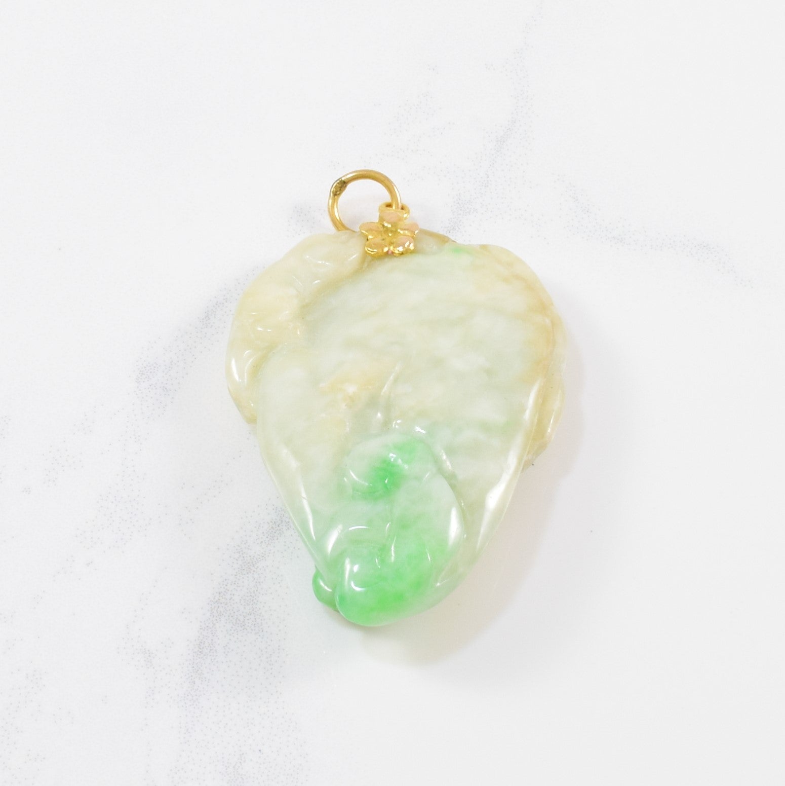 Carved Jadeite Pendant | 80.00 ct |