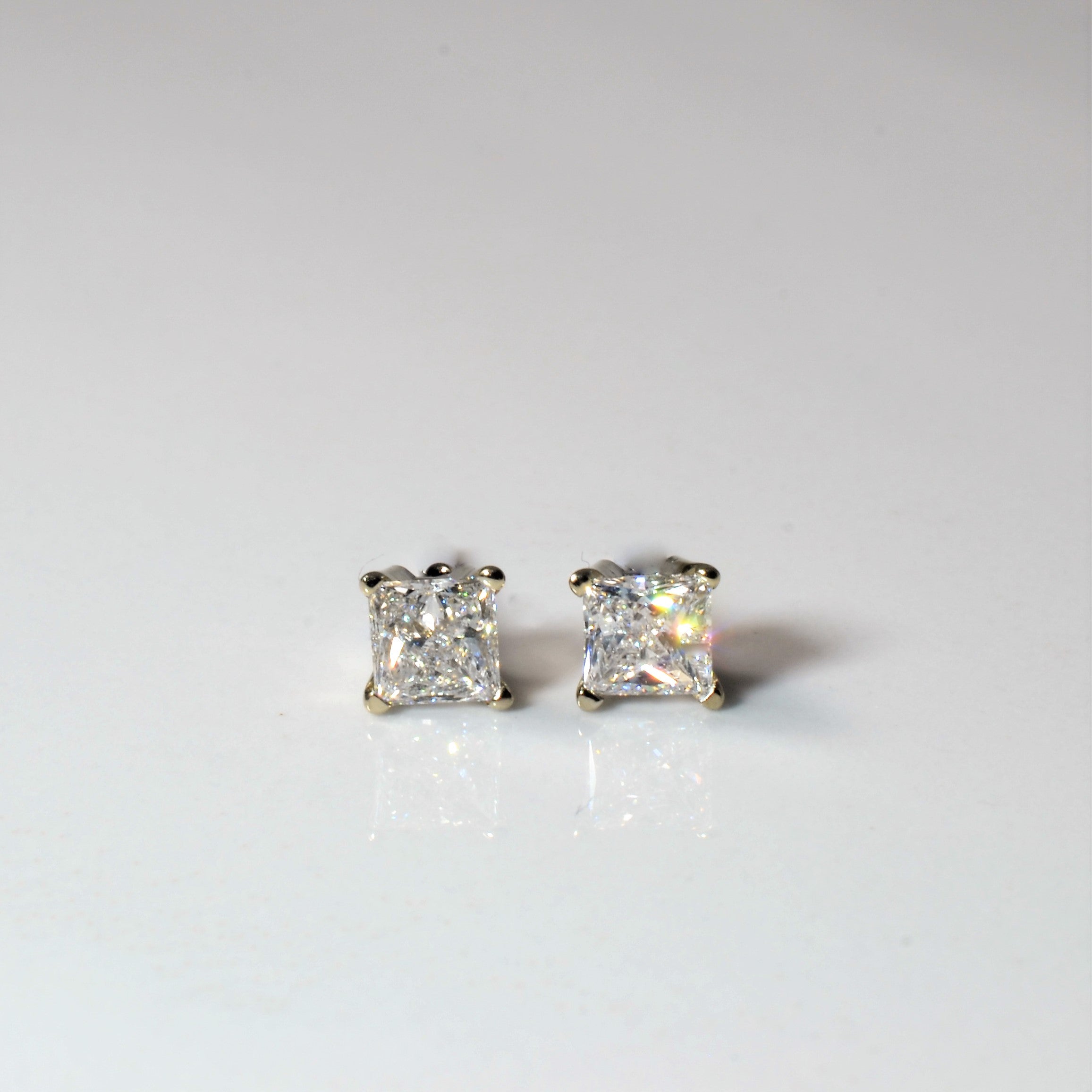Boucles d'oreilles puces en diamant princesse | 0,62 ct |