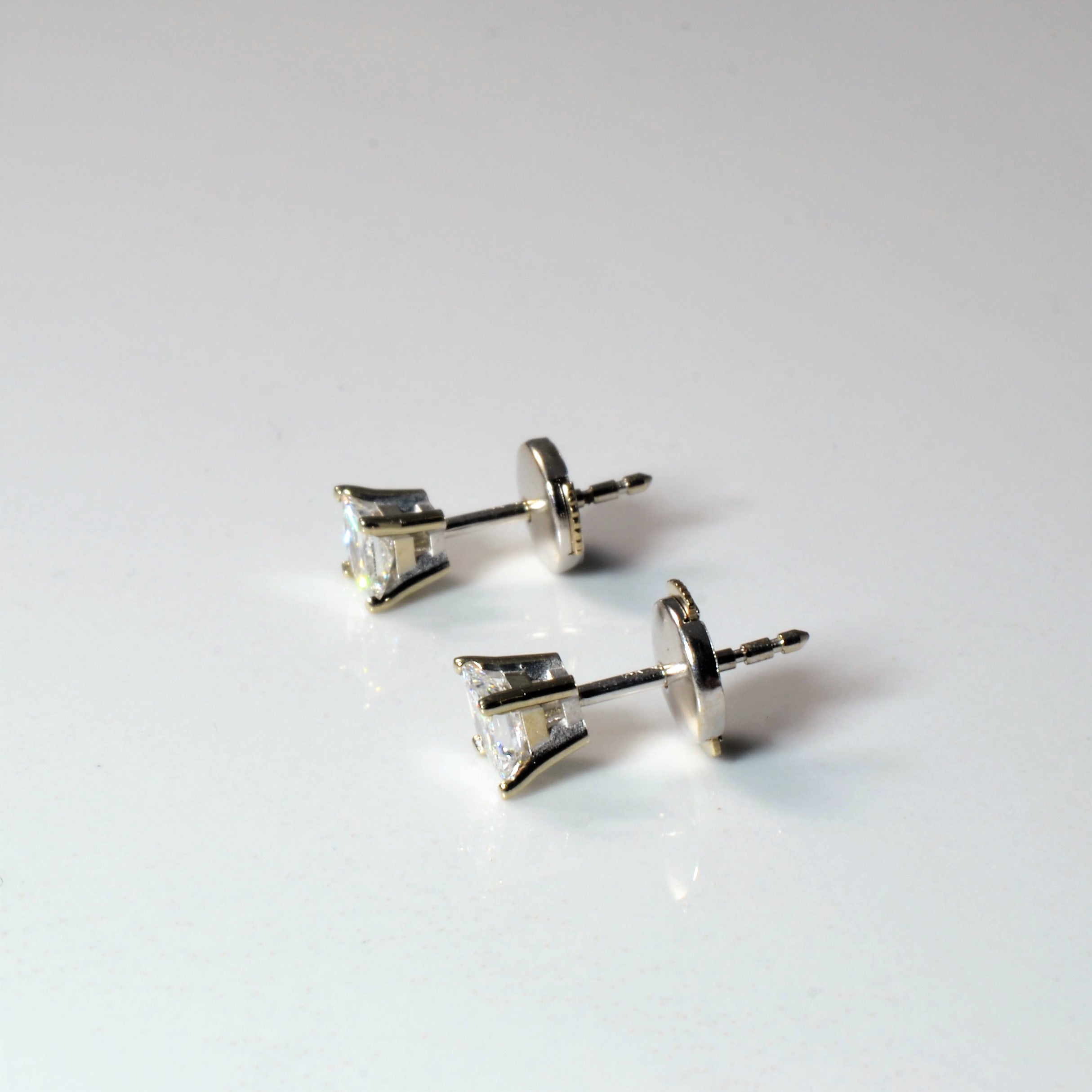 Boucles d'oreilles puces en diamant princesse | 0,62 ct |