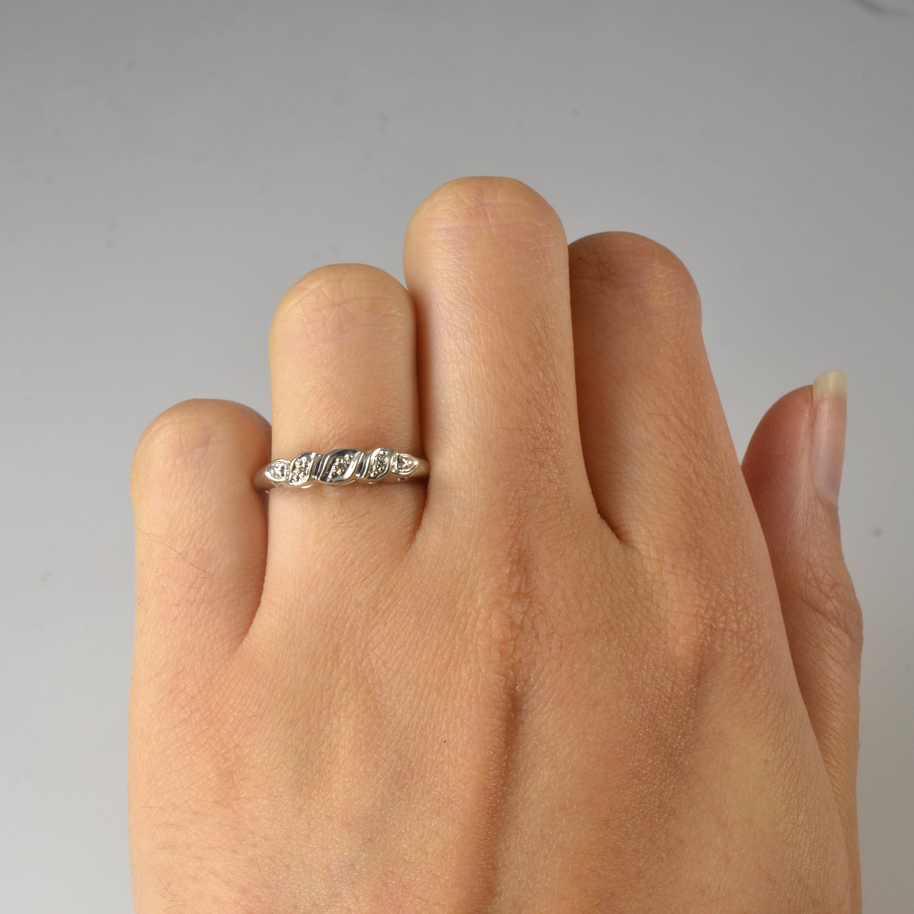 Illusion Set Diamond Ring | 0.015ctw | SZ 5.75 |