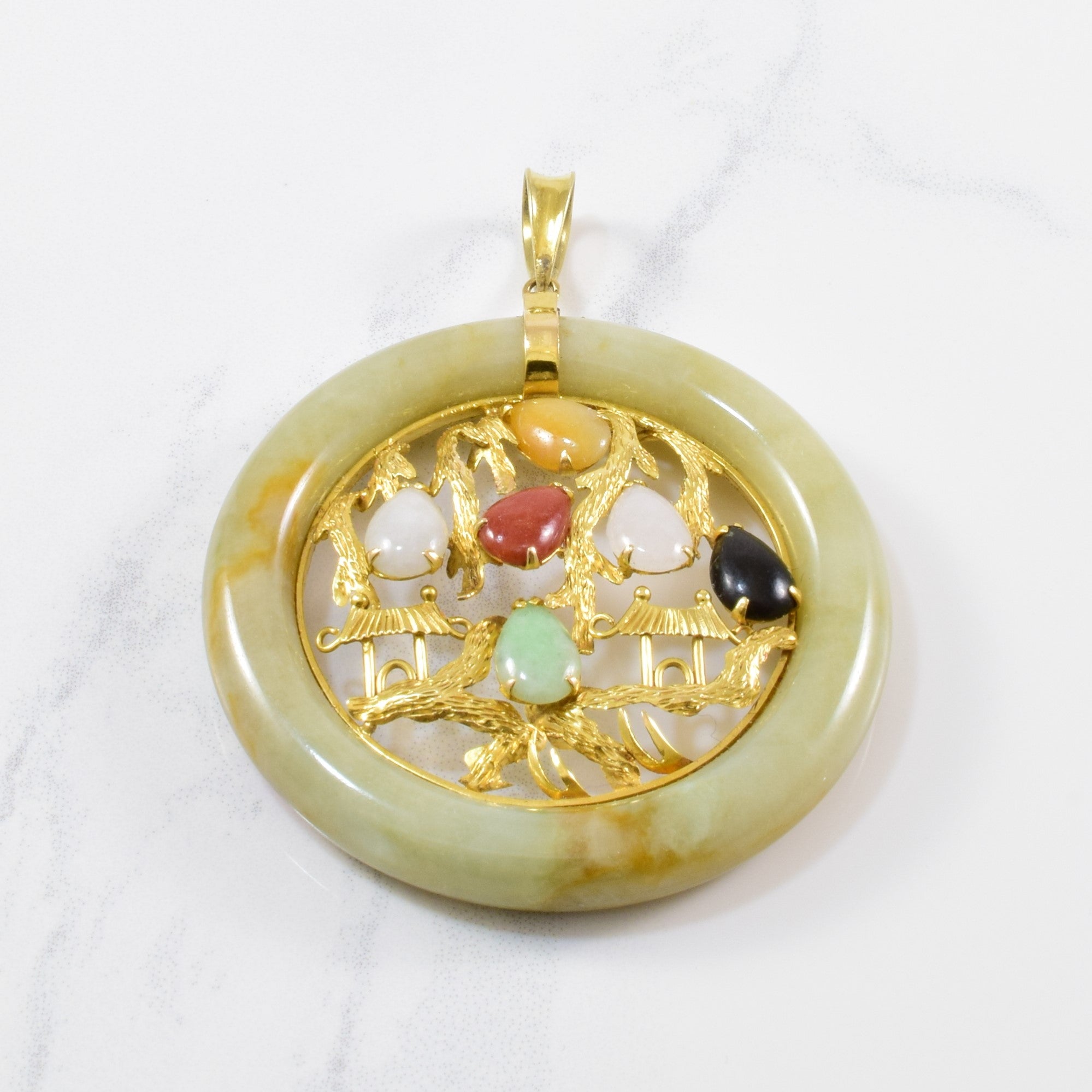 Pendentif poire en jade filigrané d'or
