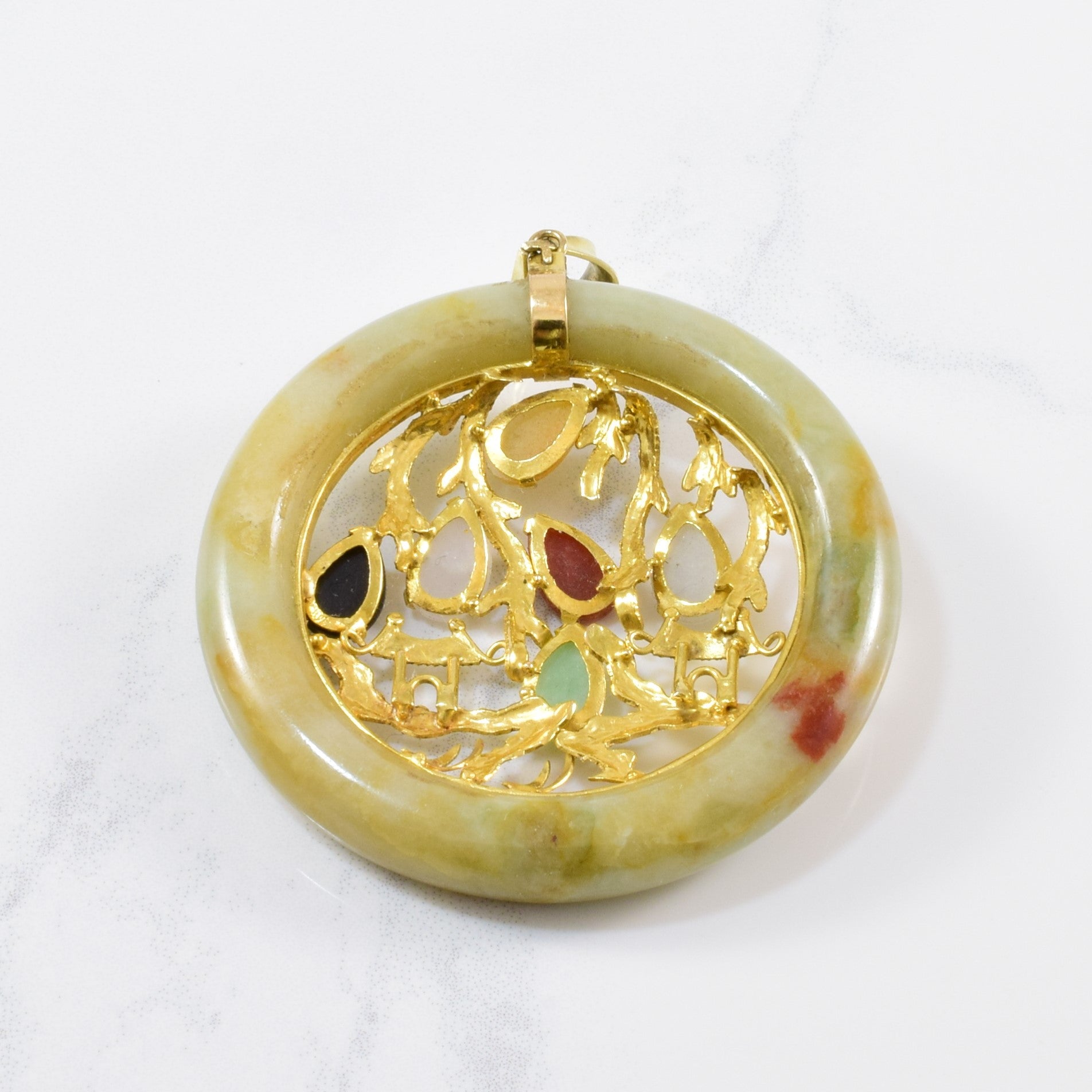 Pendentif poire en jade filigrané d'or