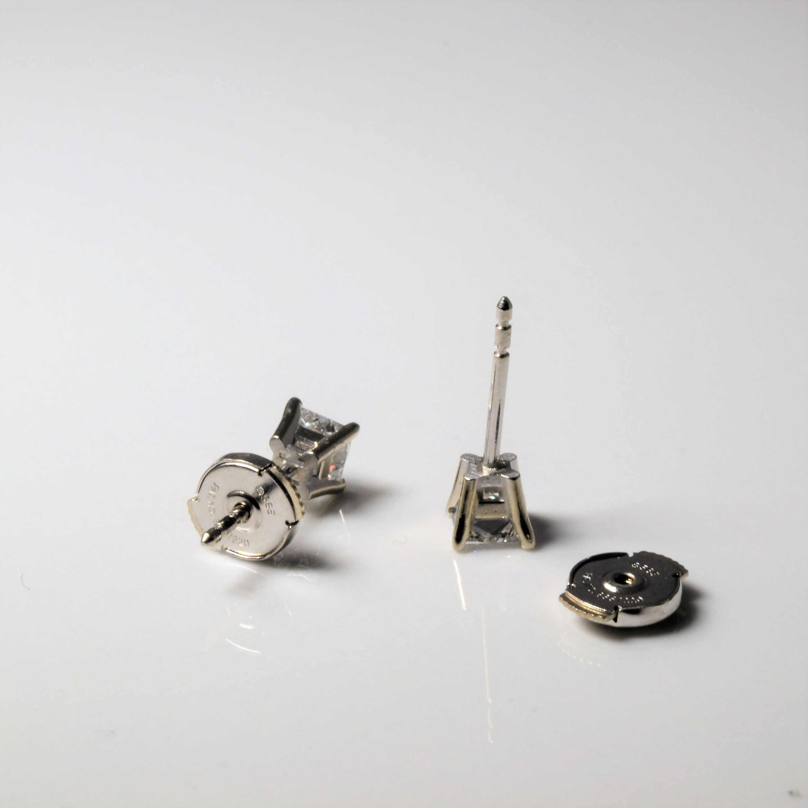 Boucles d'oreilles puces en diamant princesse | 0,62 ct |
