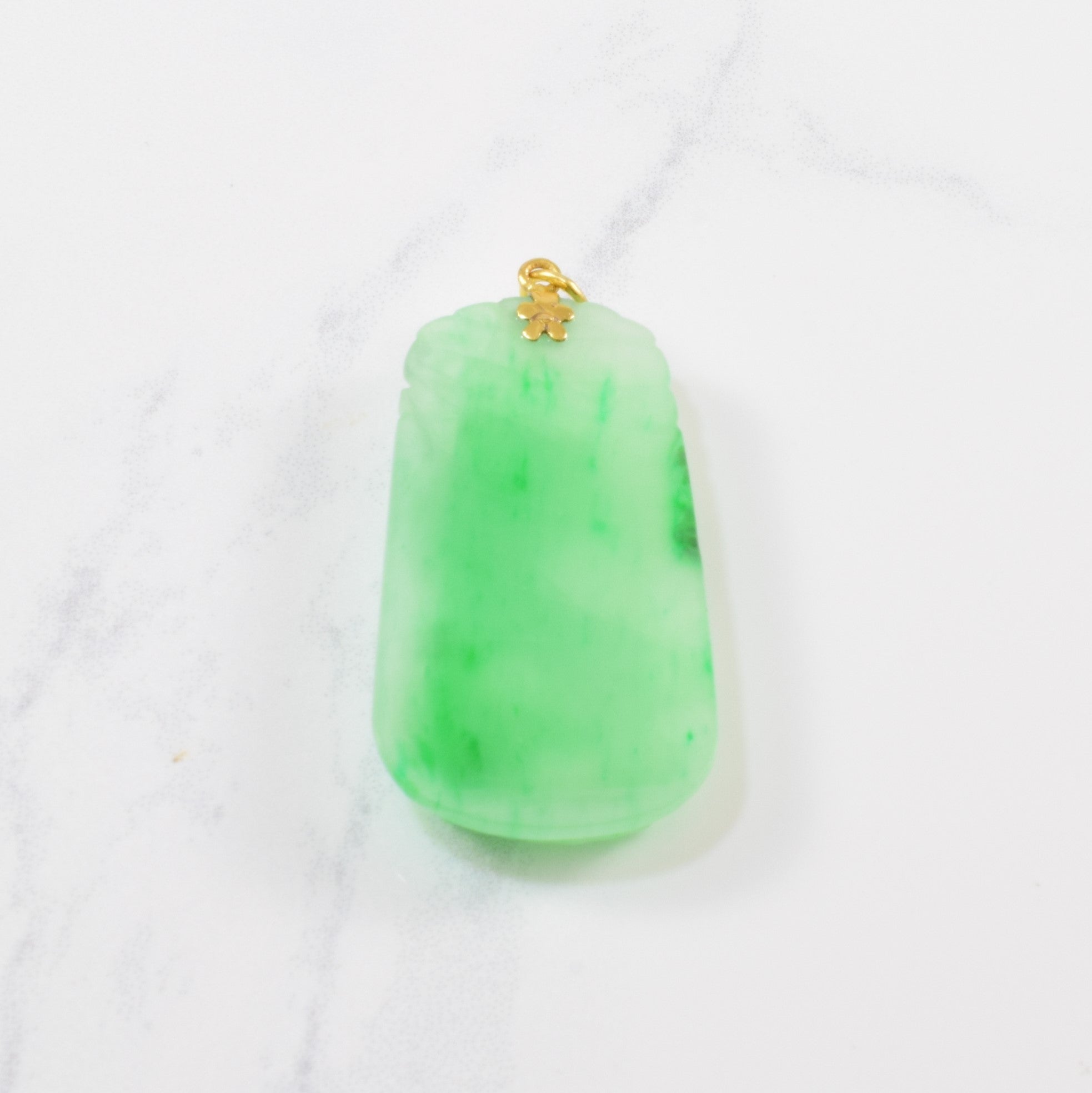 Jade sculptée représentant un chien | 58,00 ct |