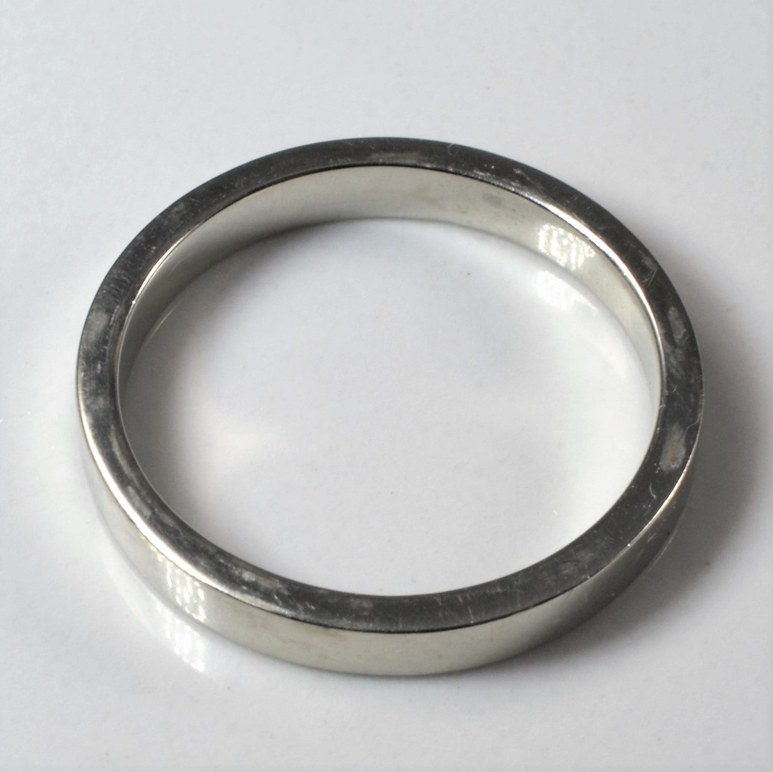 19k White Gold Band | 5.25|