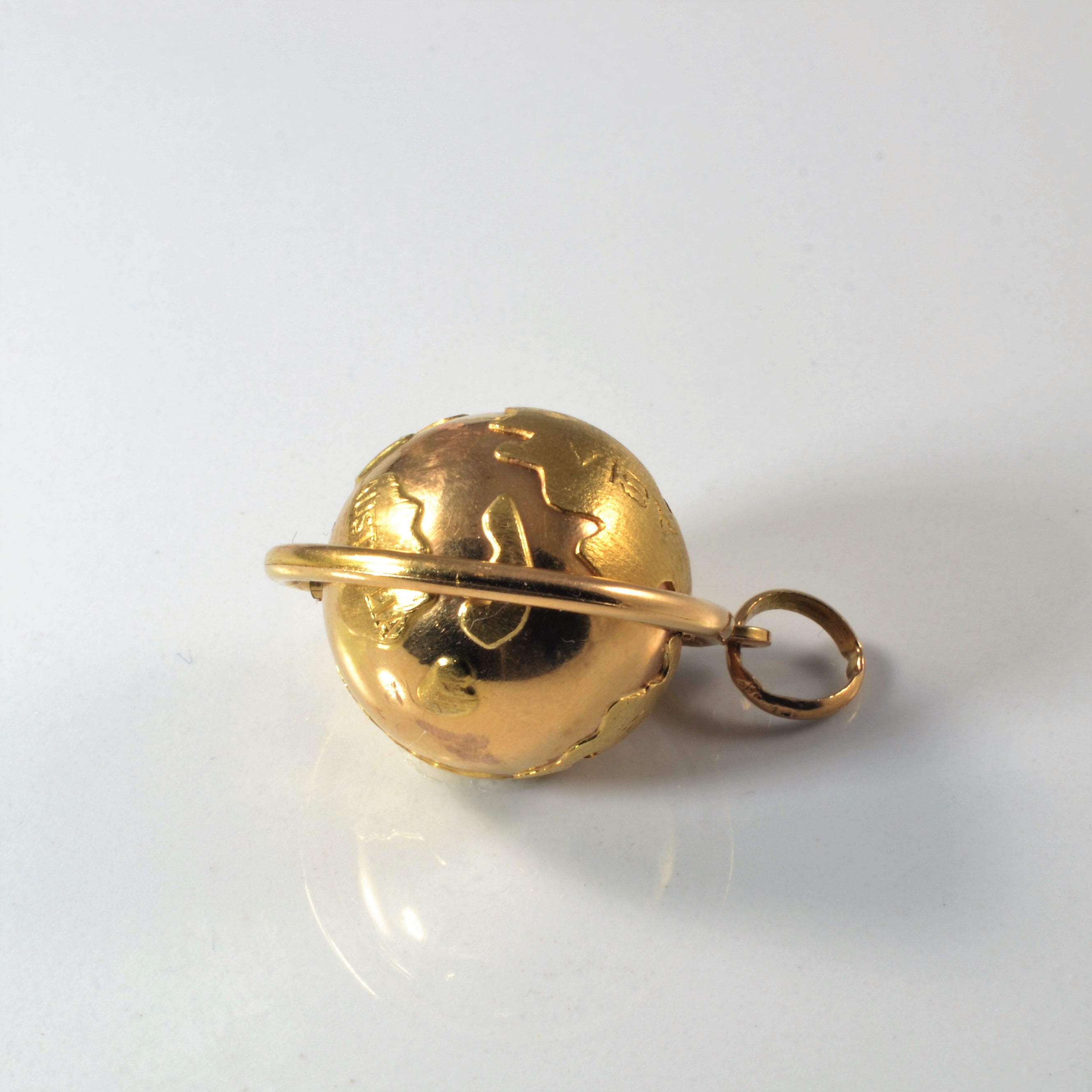 Yellow Gold Globe Pendant |