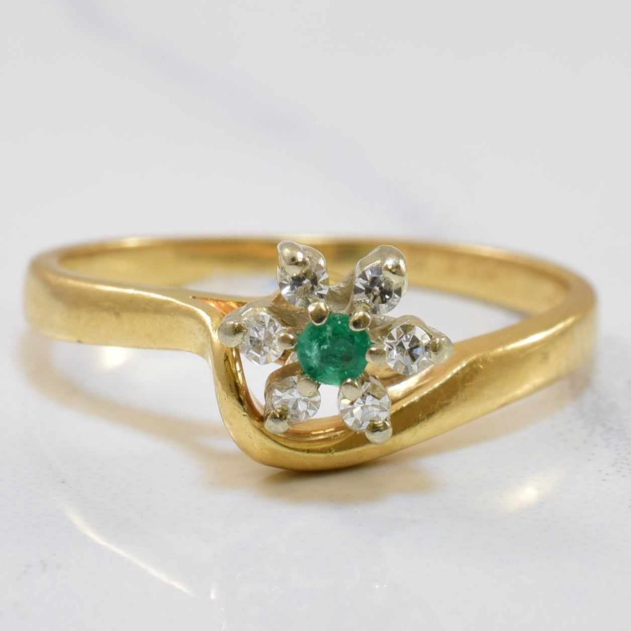 Bague Bypass Émeraude et Diamant | 0,08 ct au total, 0,03 ct | Taille 4,5 |