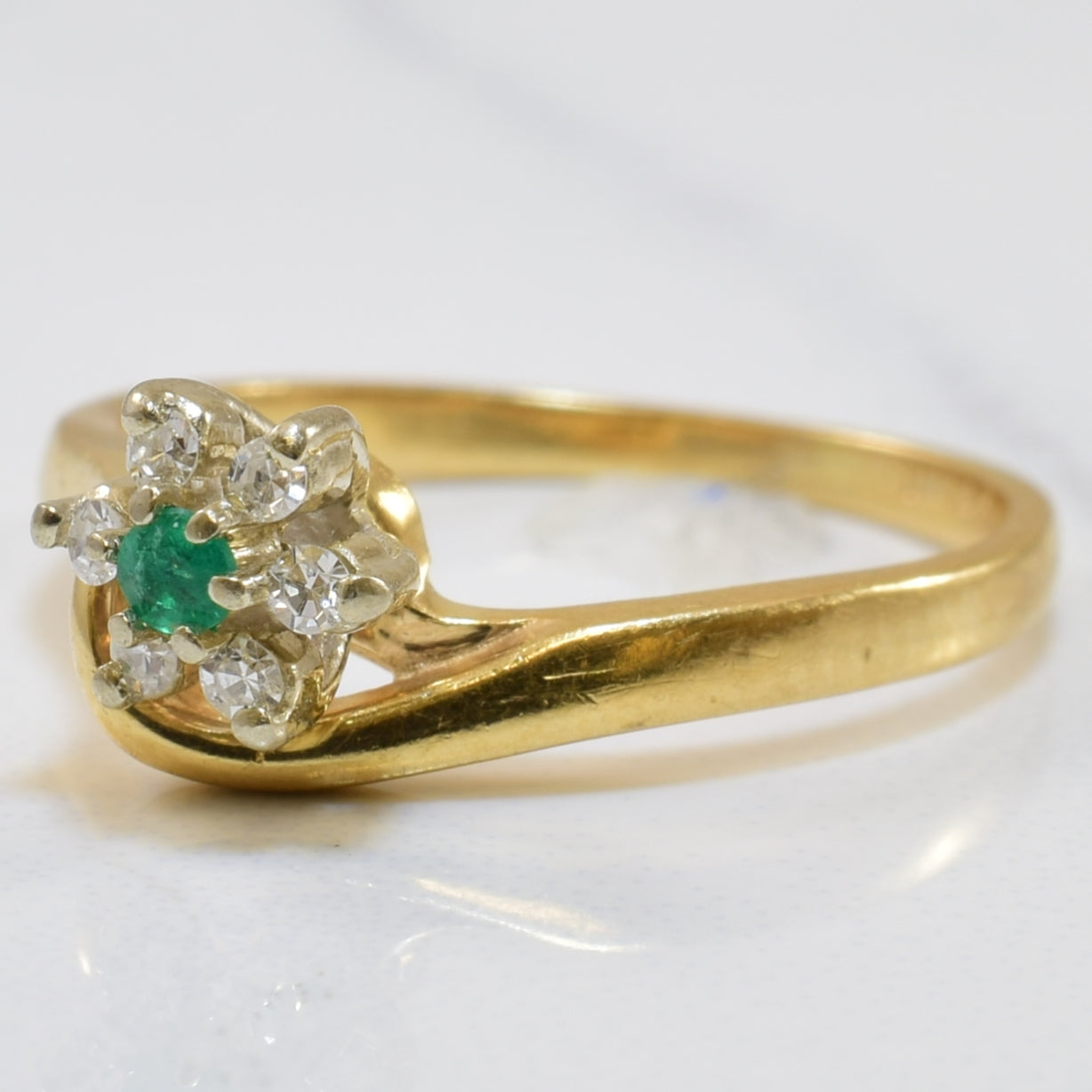 Bague Bypass Émeraude et Diamant | 0,08 ct au total, 0,03 ct | Taille 4,5 |
