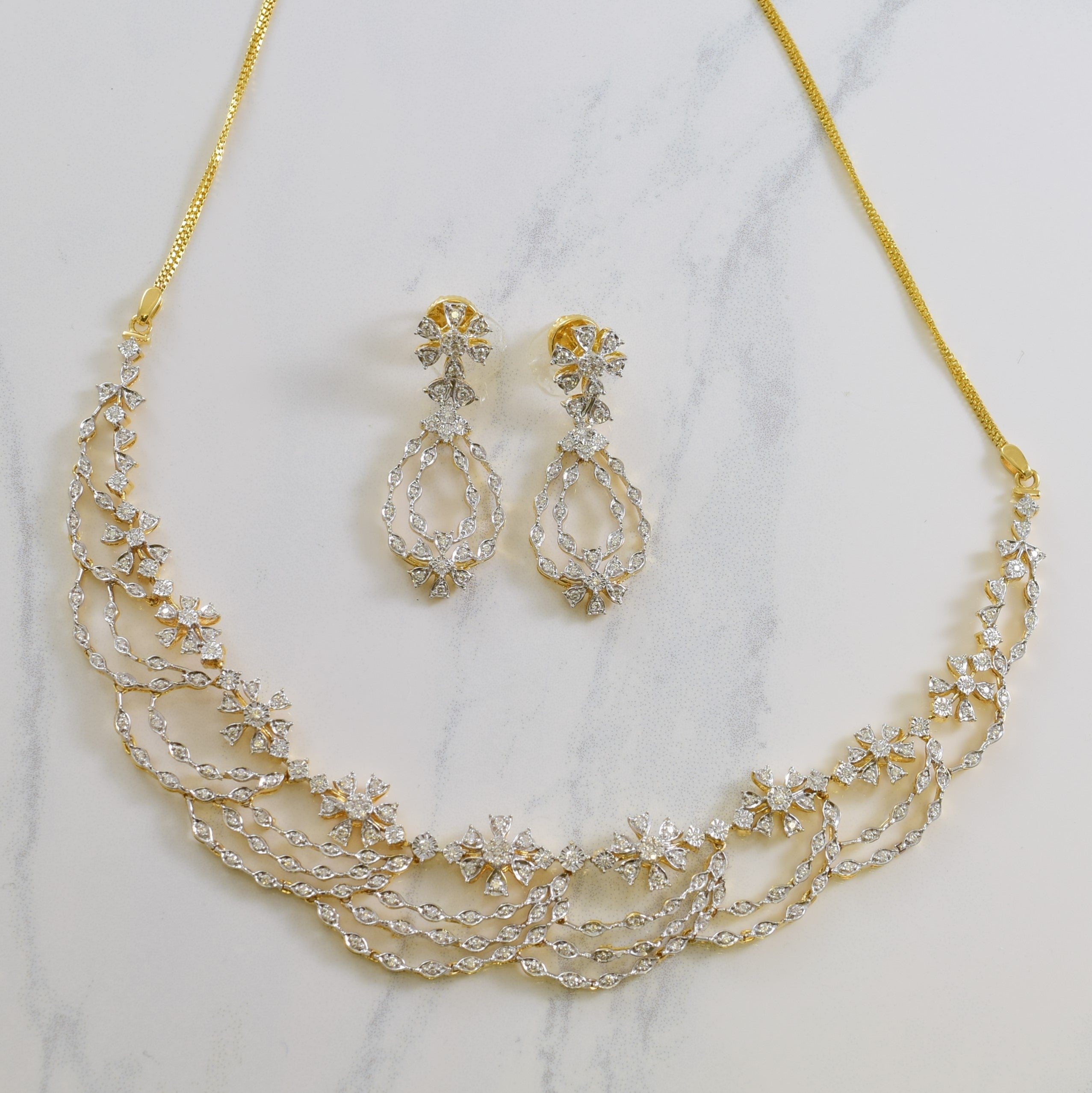 Ensemble collier et boucles d'oreilles pendantes en diamants ornés | 2,00 ct | 15 pouces |