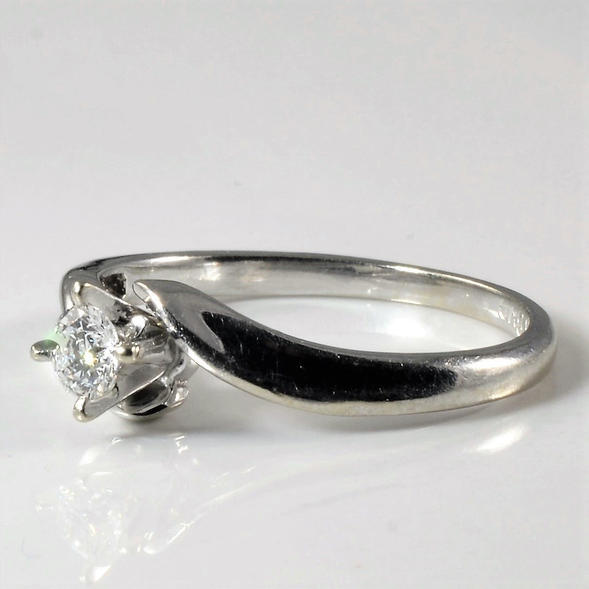 Bague diamantée avec sertissage croisé | 0,18 ct | Taille 7,25 |