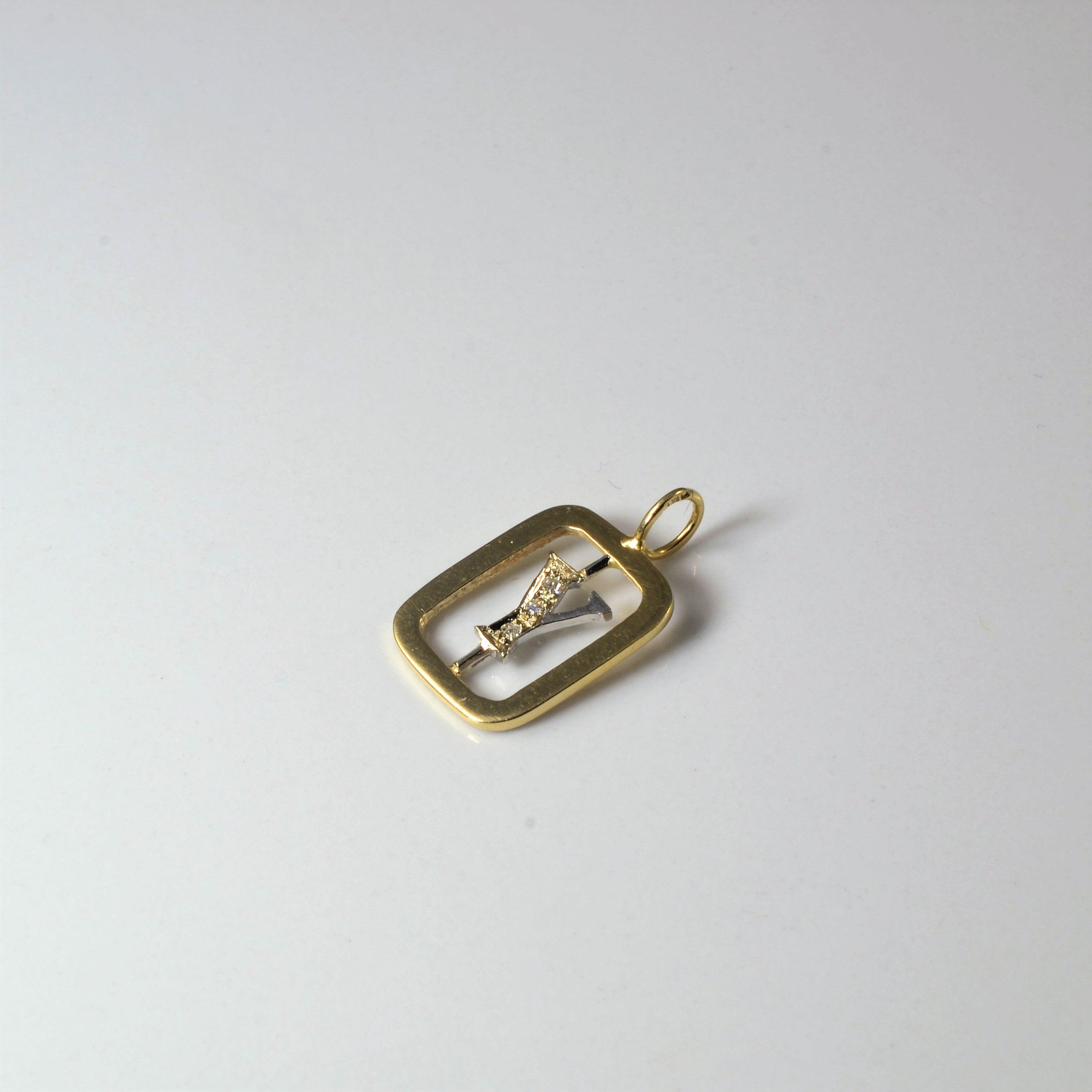 Pendentif initiale en diamant « Y » | 0,015 ct |