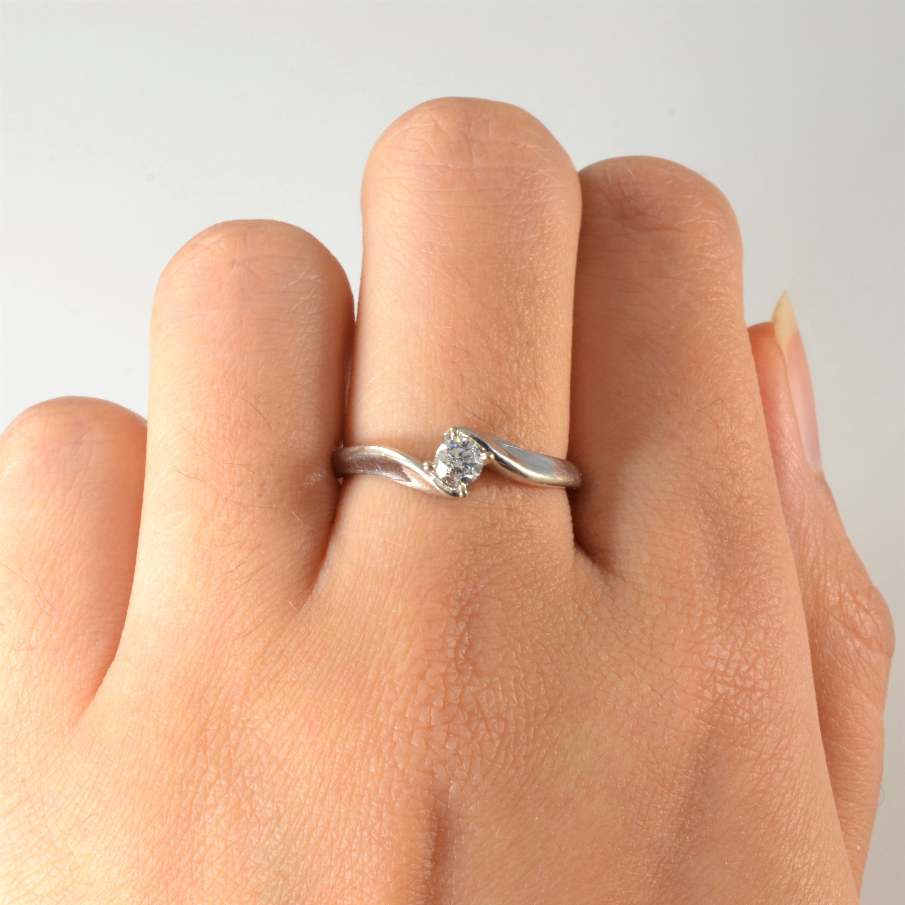 Bague diamantée avec sertissage croisé | 0,18 ct | Taille 7,25 |
