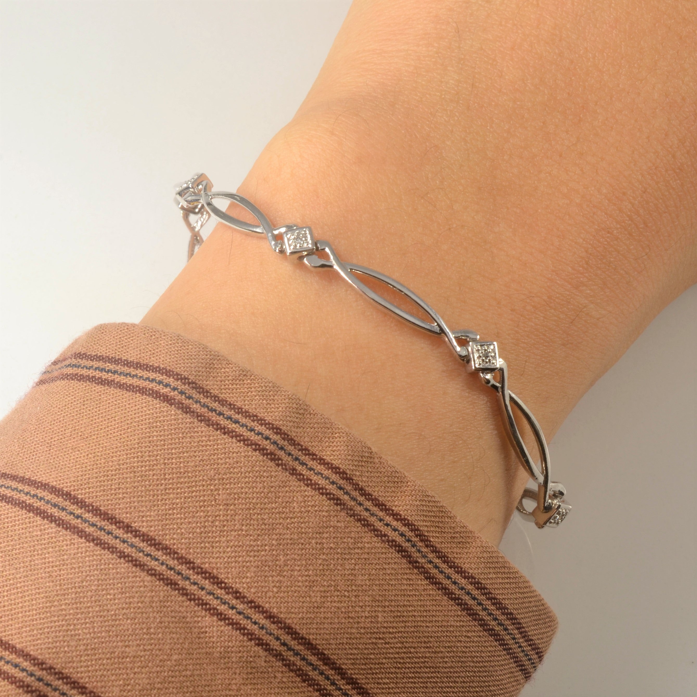 Crossover Diamond Bracelet | 0.04ctw | 8" |