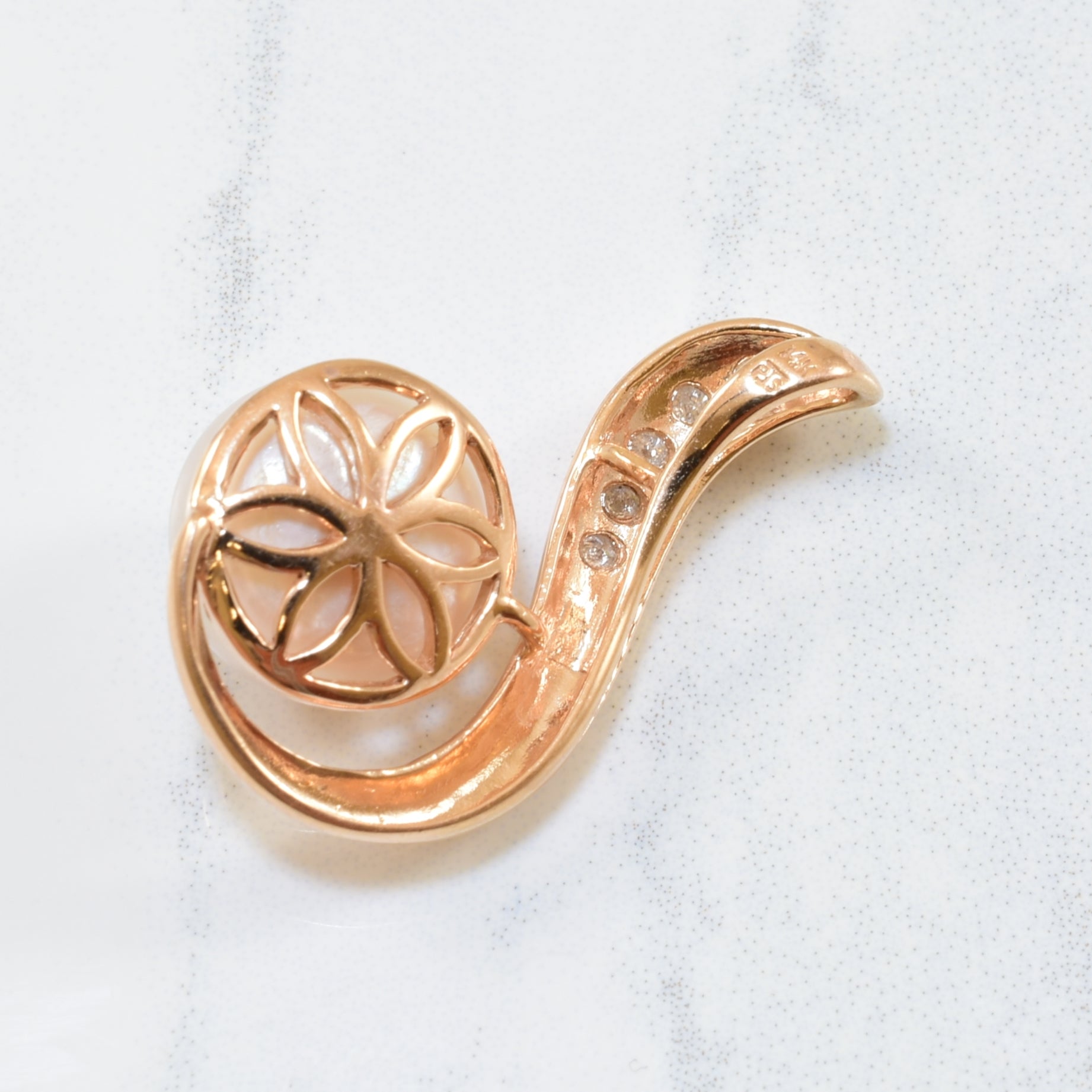 Pearl & Diamond Swoop Pendant | 7.00ct, 0.10ctw |
