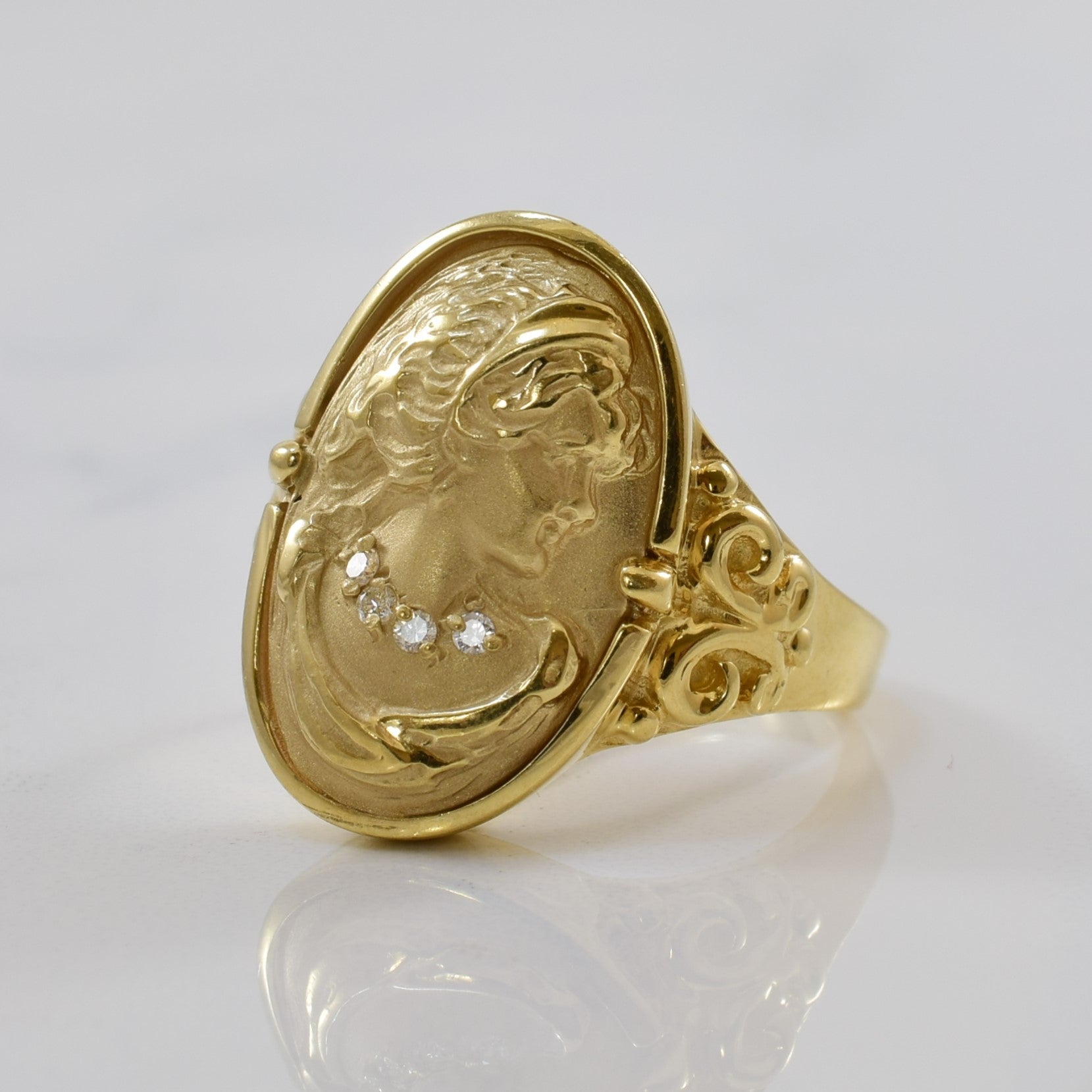 Diamond Necklace Cameo Ring | 0.04ctw | SZ 8 |