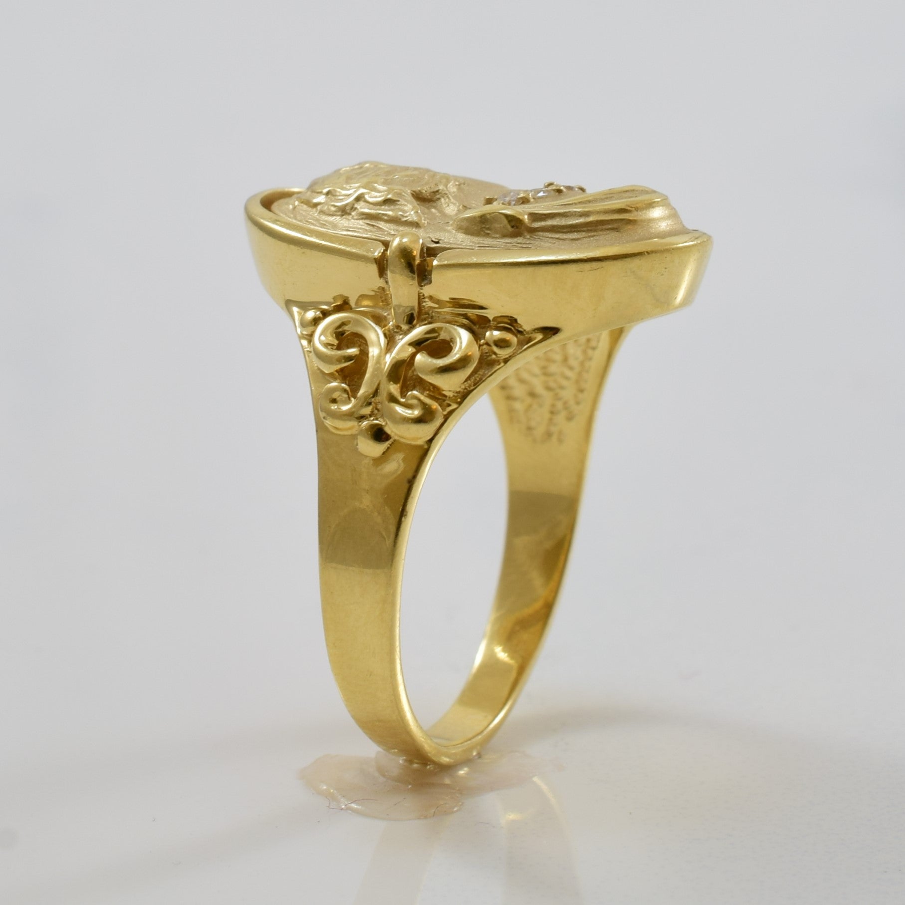 Diamond Necklace Cameo Ring | 0.04ctw | SZ 8 |