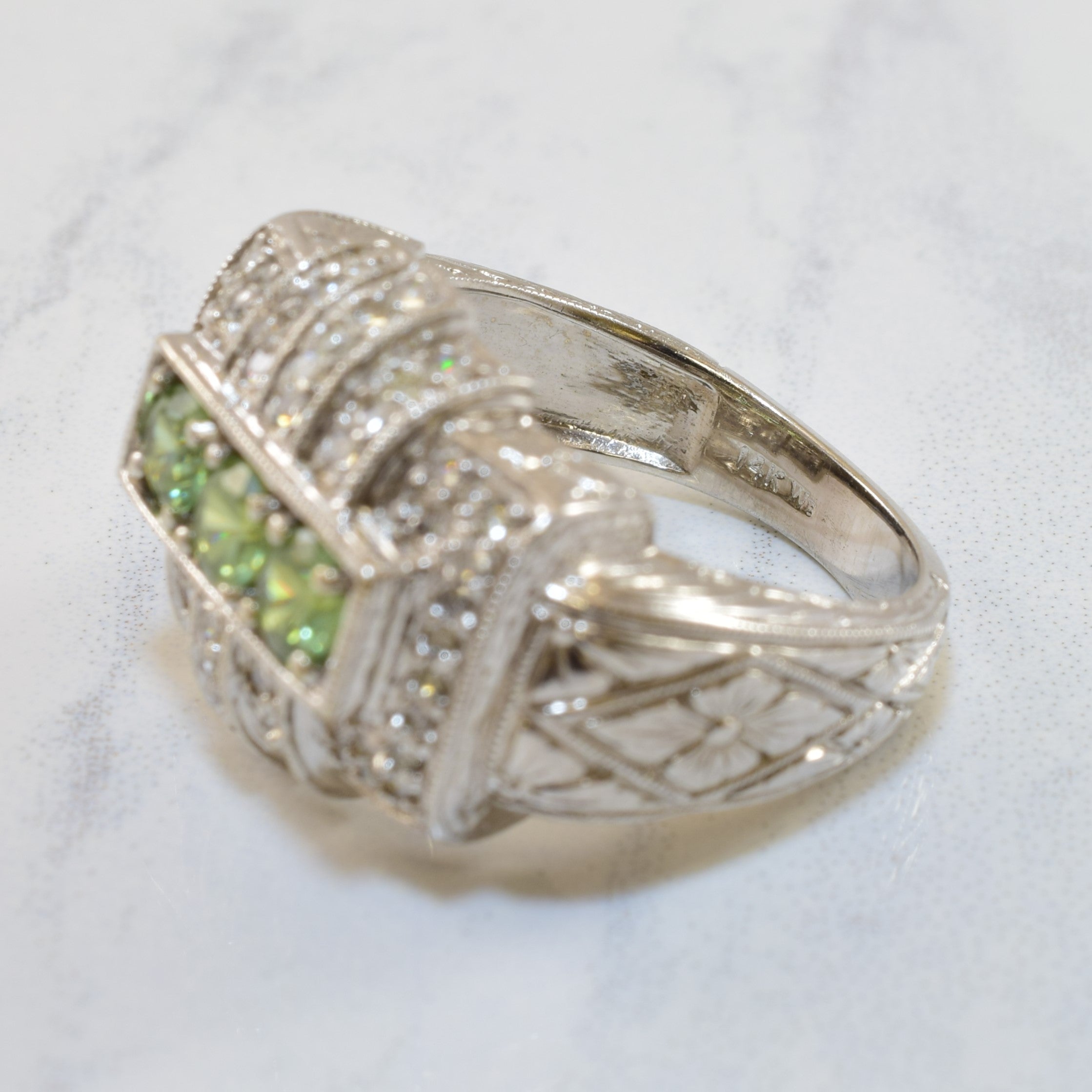 Bague style Art déco en grenat démantoïde et diamants | 0,75 ct, 0,35 ct | Taille 8 |