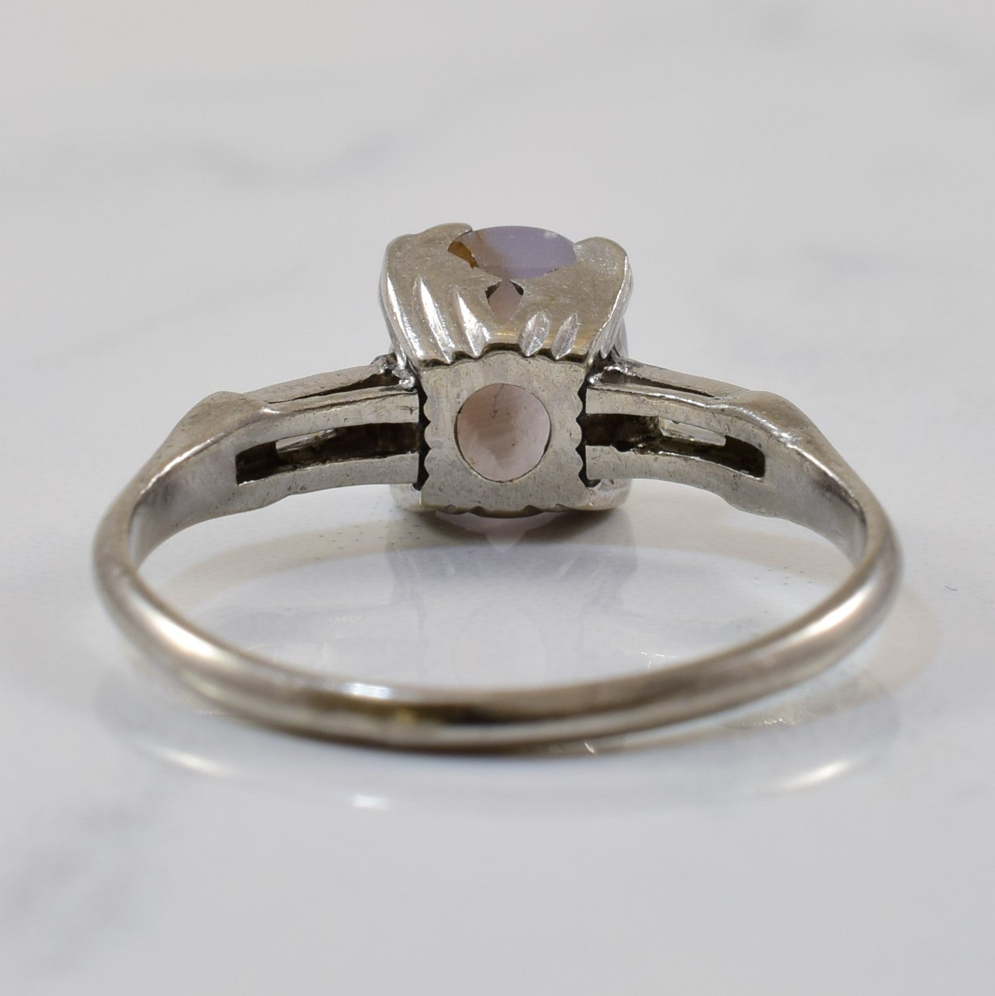Bague Art Déco en saphir étoilé gris et diamants | 1,90 ct, 0,04 ct au total | Taille 5,25 |