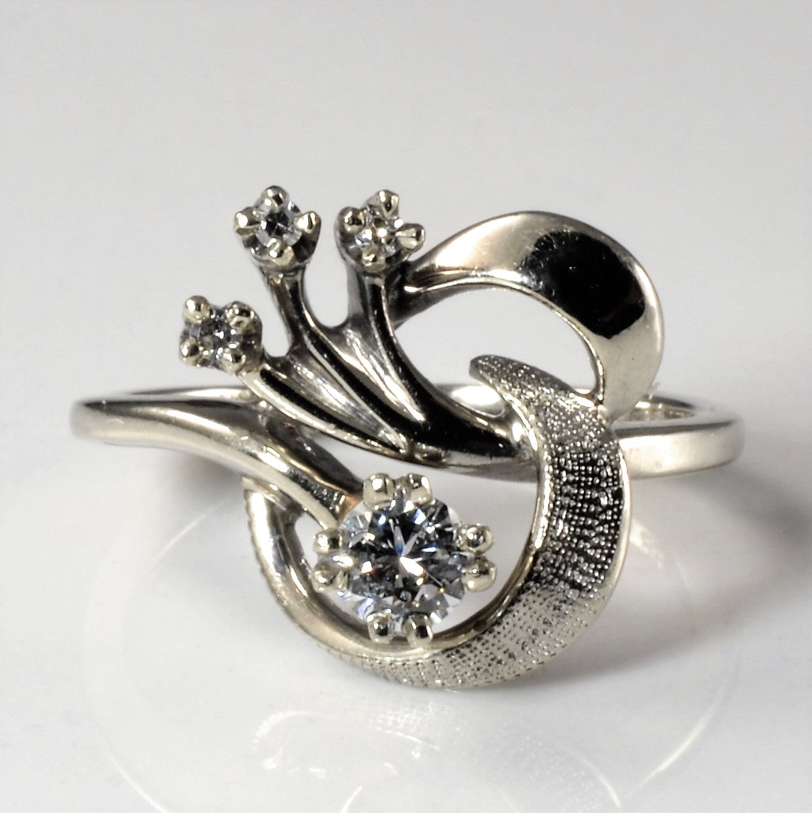 Bague abstraite en diamant rond brillant | 0,28 ct | Taille 4,5 |