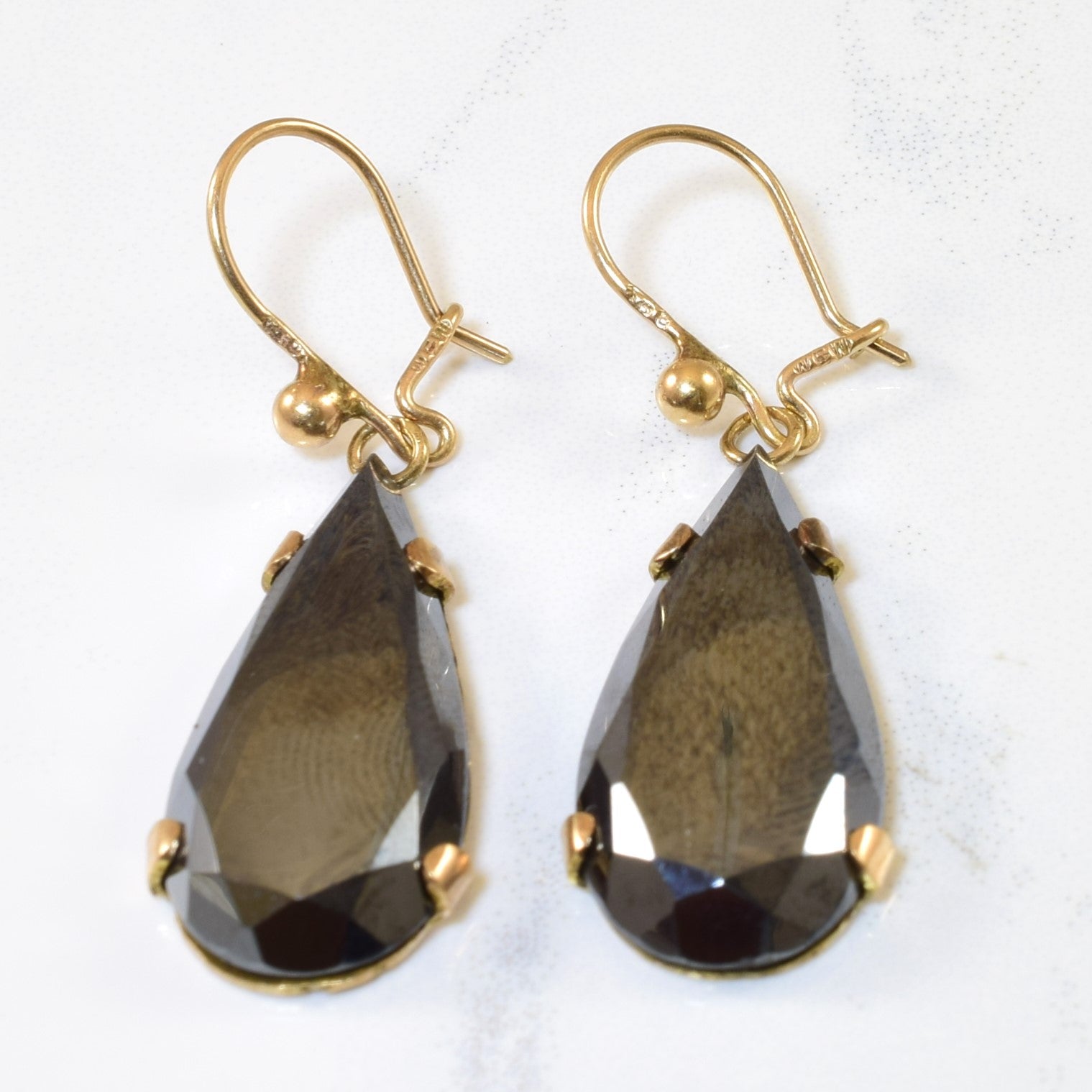 Boucles d'oreilles pendantes en hématite taille poire | 15,00 ct |
