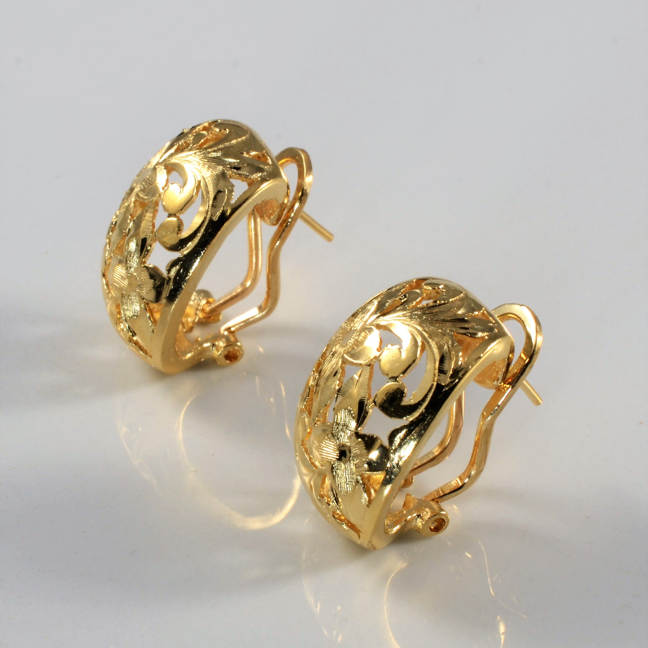 Floral Filigree Huggie Earrings |