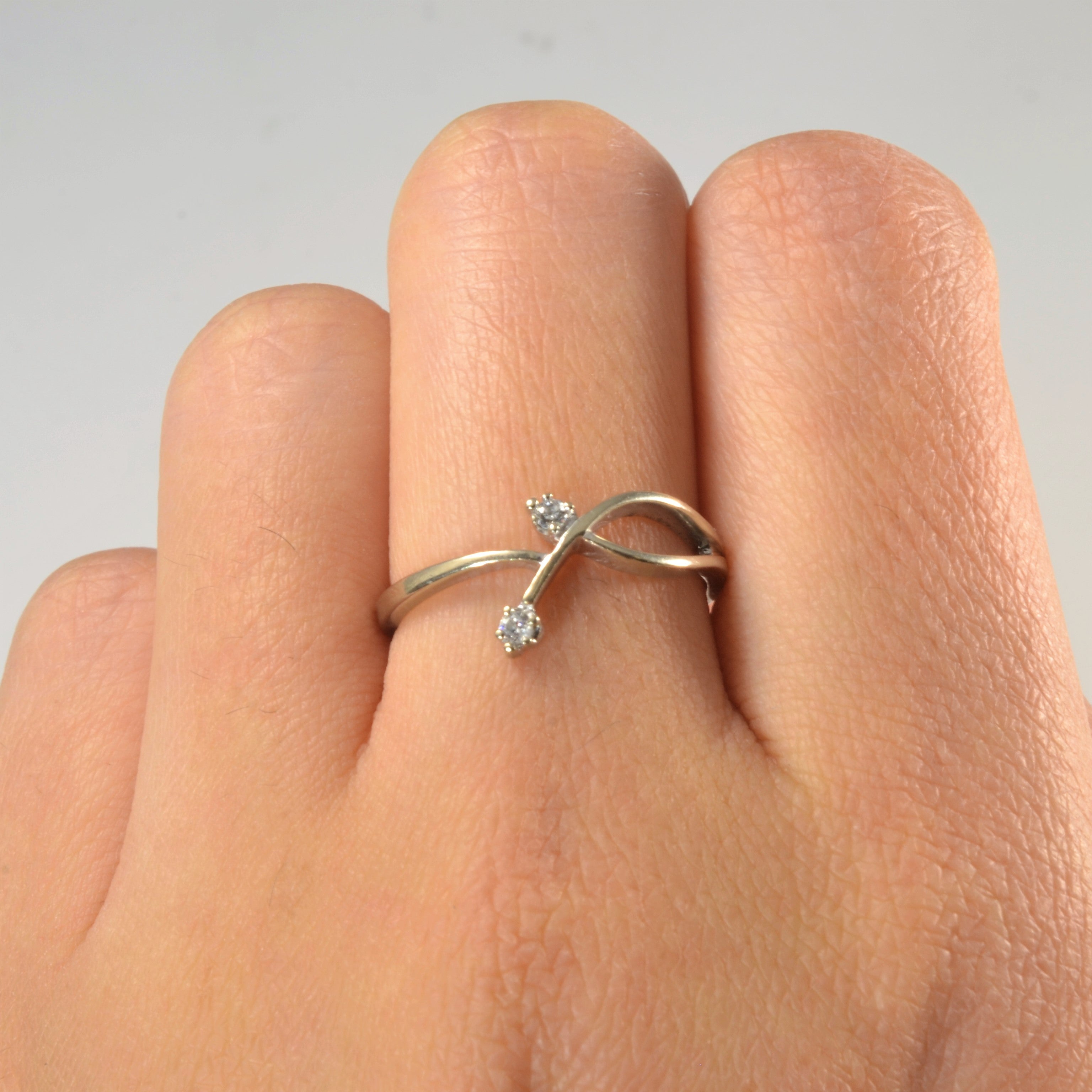 Bague évasée en diamant contourné | 0,04 ct | Taille 7 |
