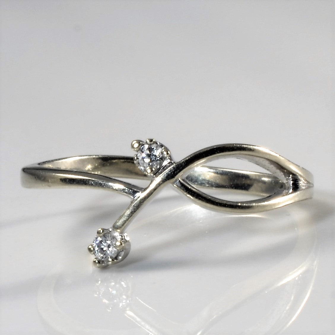 Bague évasée en diamant contourné | 0,04 ct | Taille 7 |