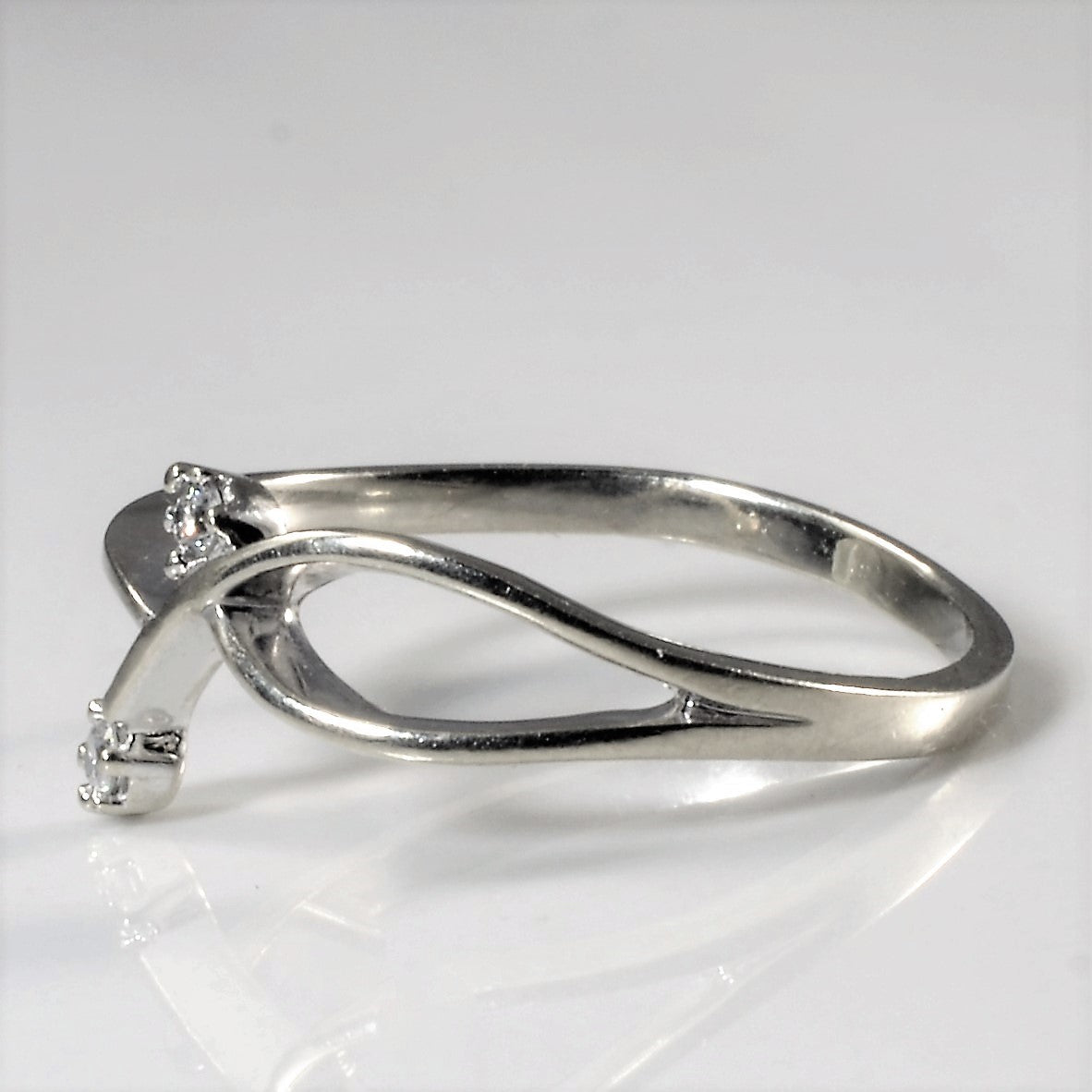 Bague évasée en diamant contourné | 0,04 ct | Taille 7 |