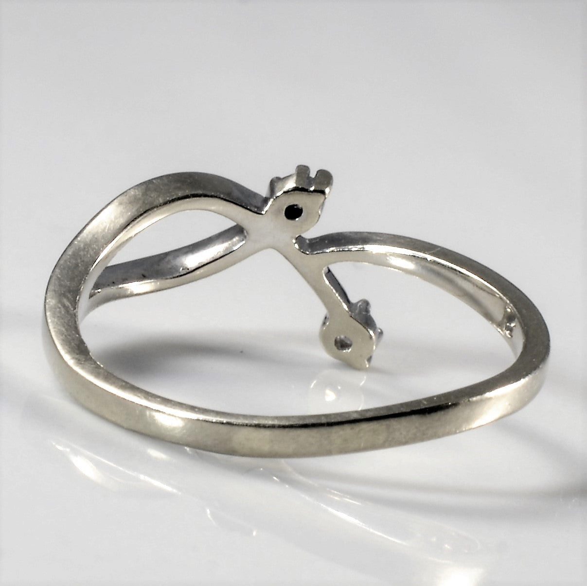 Bague évasée en diamant contourné | 0,04 ct | Taille 7 |