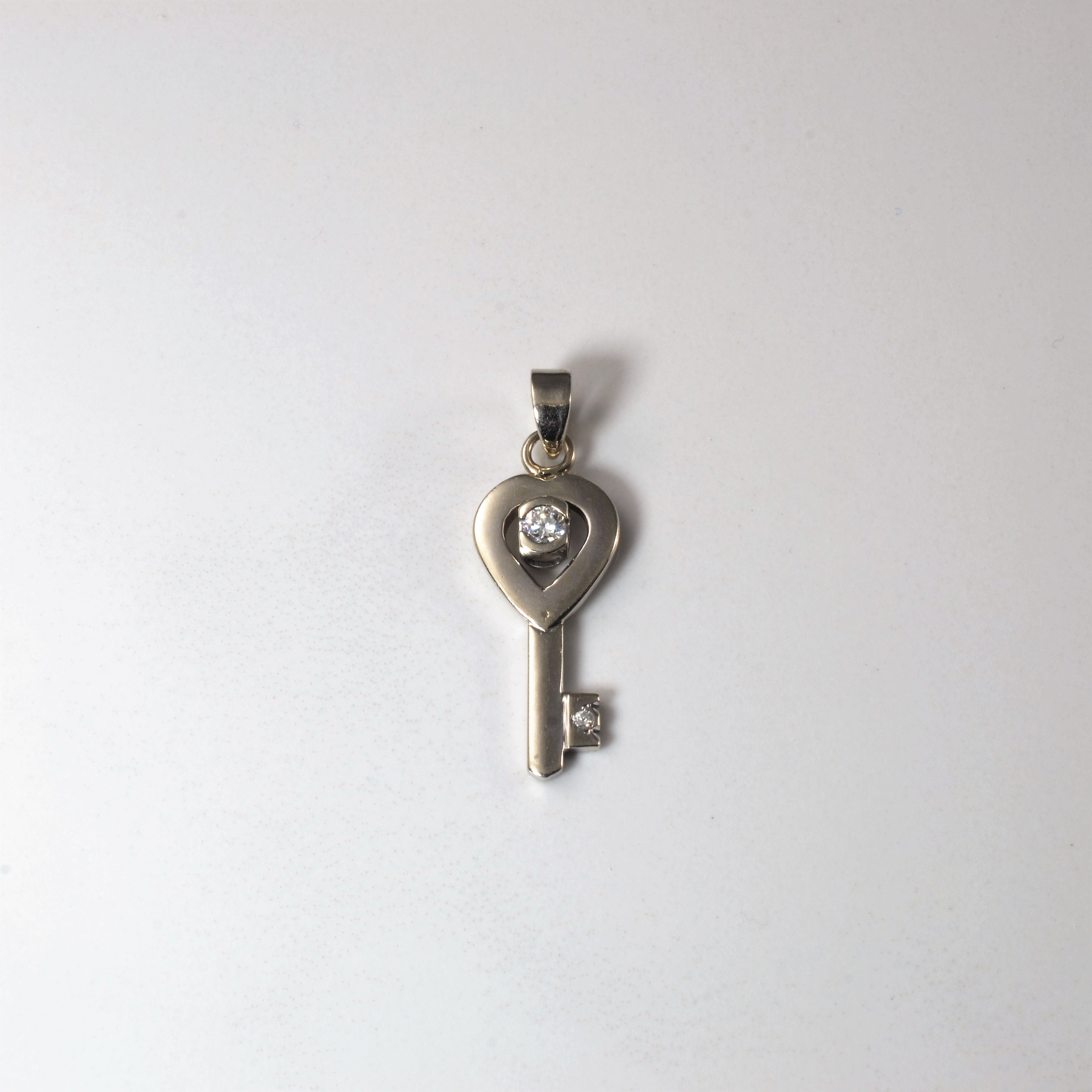 Diamond Key Pendant | 0.10ct |