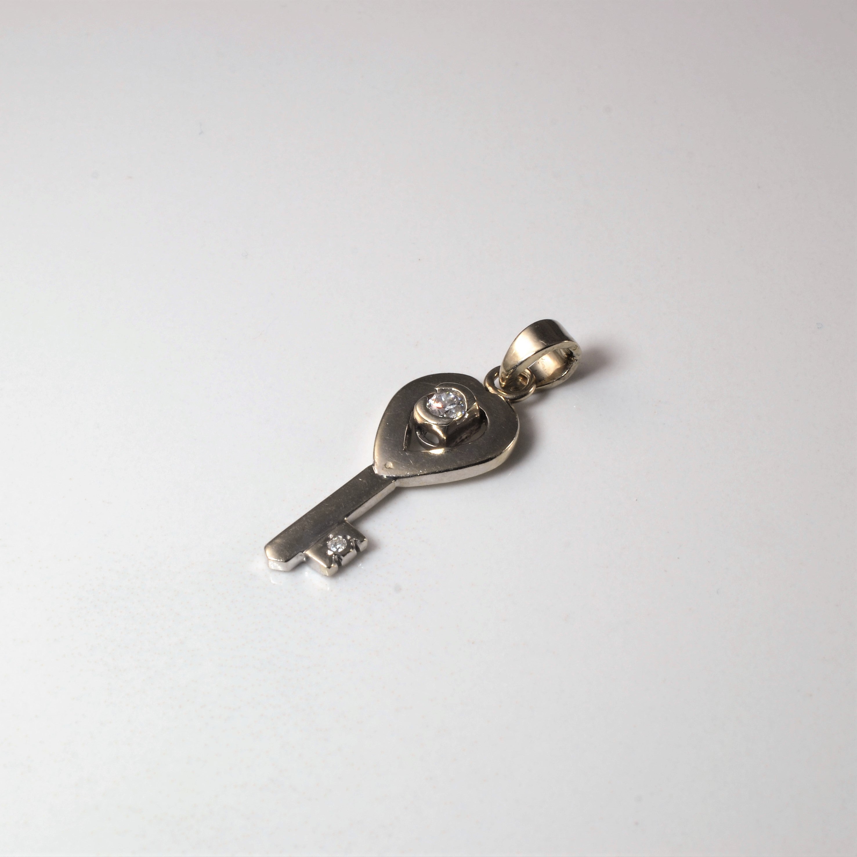 Diamond Key Pendant | 0.10ct |
