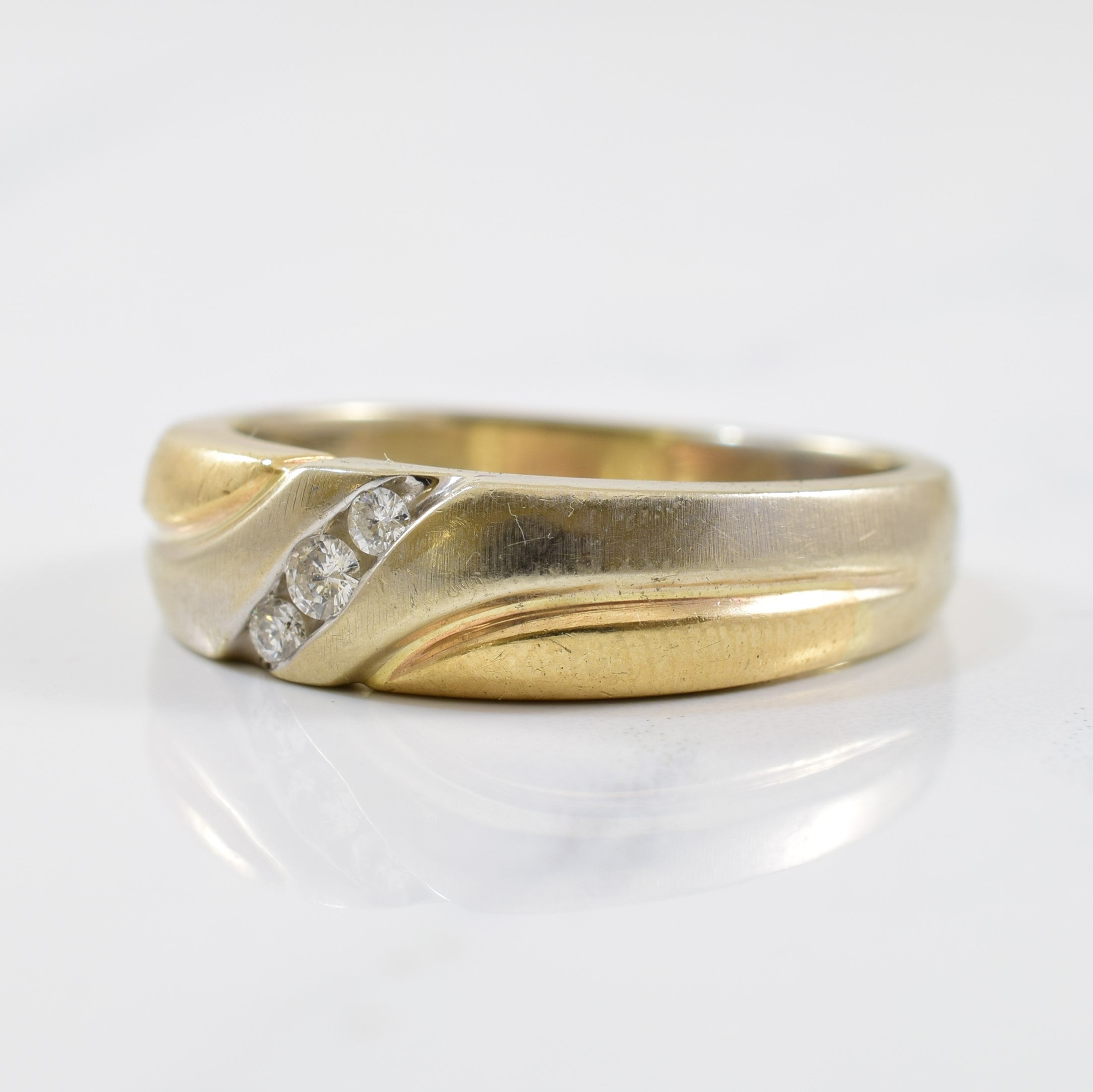 Bague trois diamants sertie en diagonale | 0,10 ct au total | Taille 11,75 |