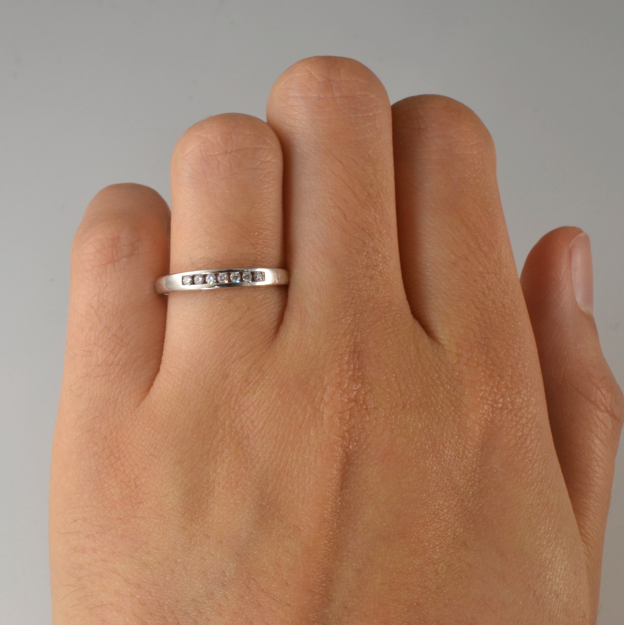 Bague sertie de diamants en canal | 0,11 ct au total | Taille 6,5 |