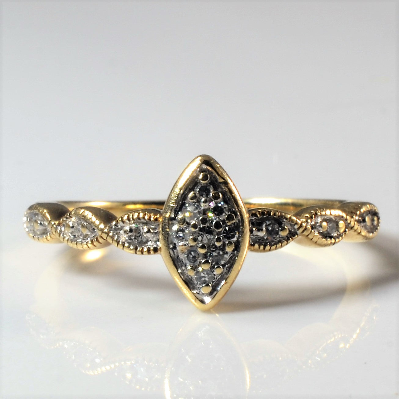 Bague sertie de diamants taille marquise | 0,06 ct | Taille 6,25 |