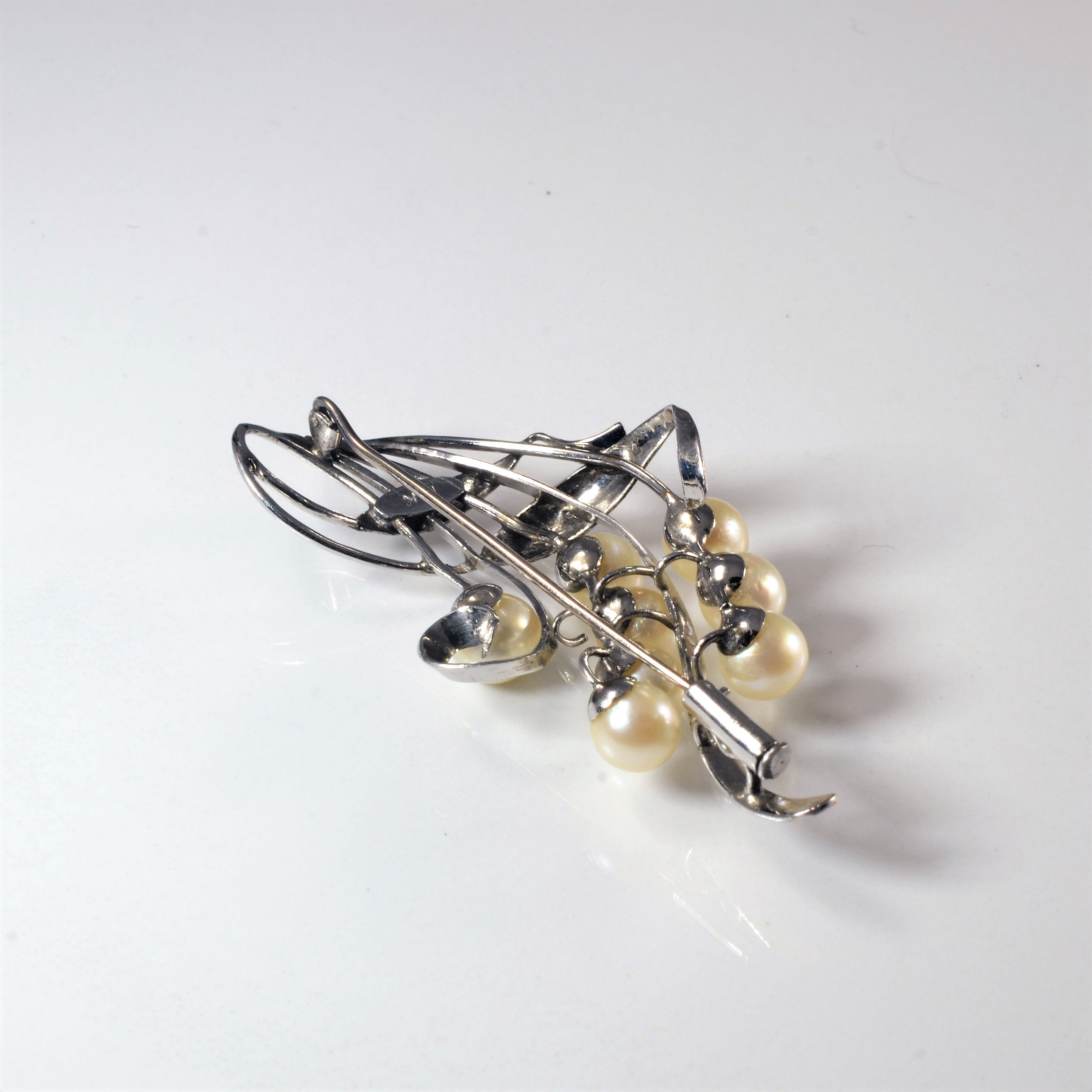 White Gold Pearl Cluster Brooch |
