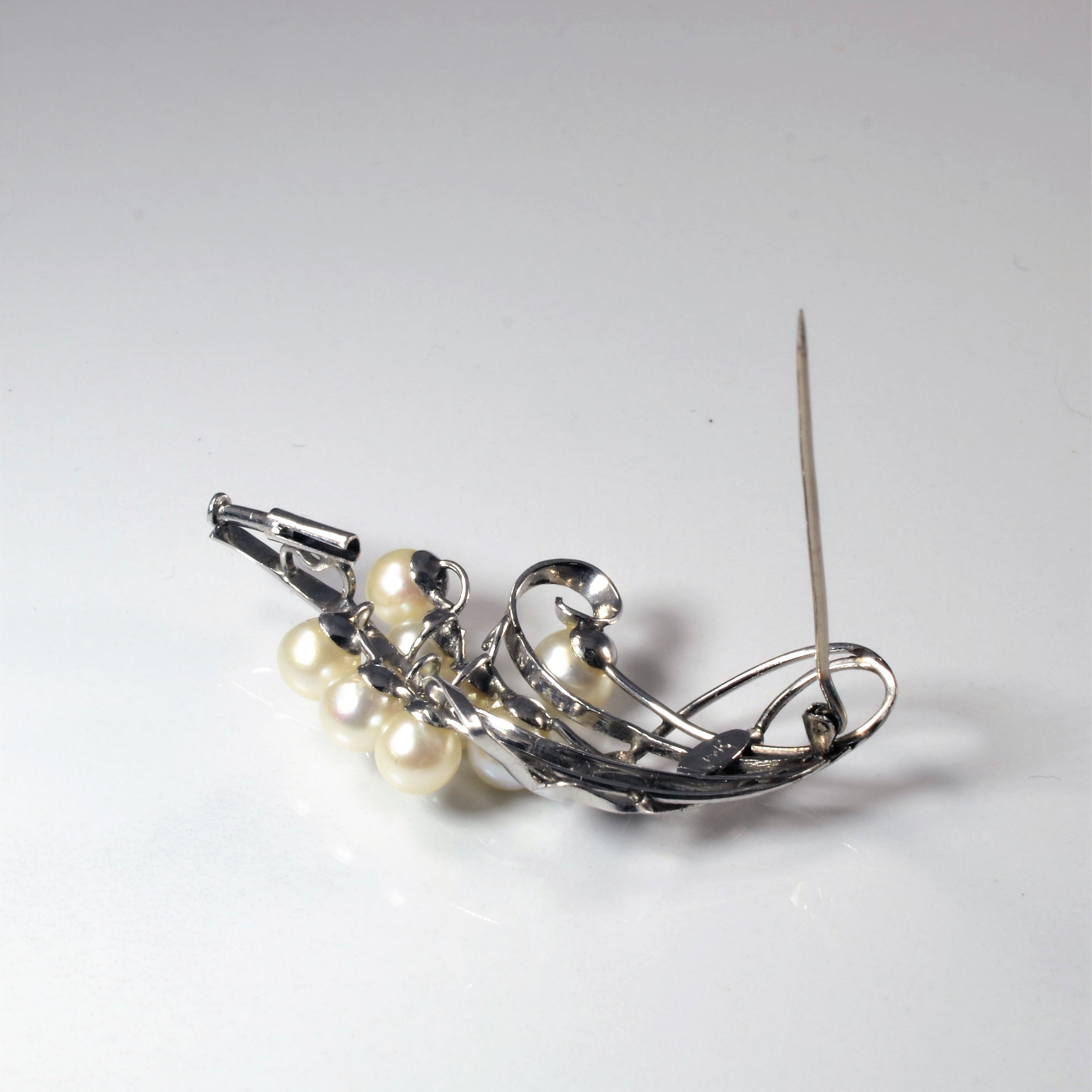 White Gold Pearl Cluster Brooch |